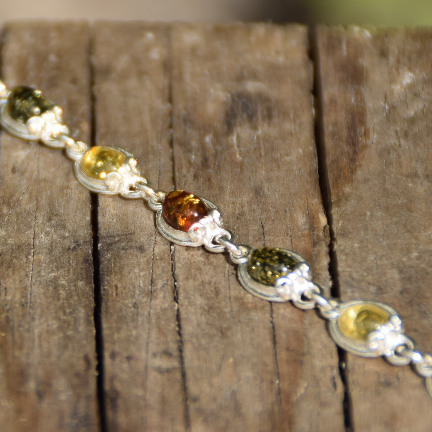 Elegante bracciale stile vintage in Ambra naturale di varie tonalitĂ e Argento 925, MJ Baltica, BB047