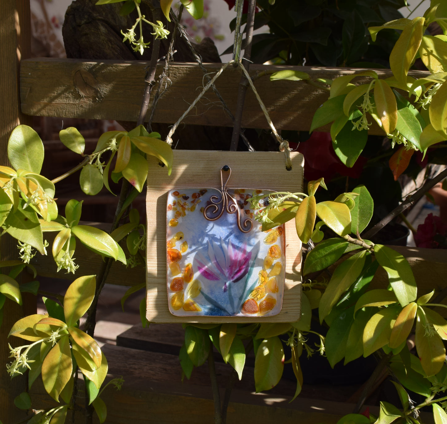 MJ Baltica, mosaico, Ambra naturale Baltica, quadretto, fiore, resina, rame, artigianale, tridimensionale BF050