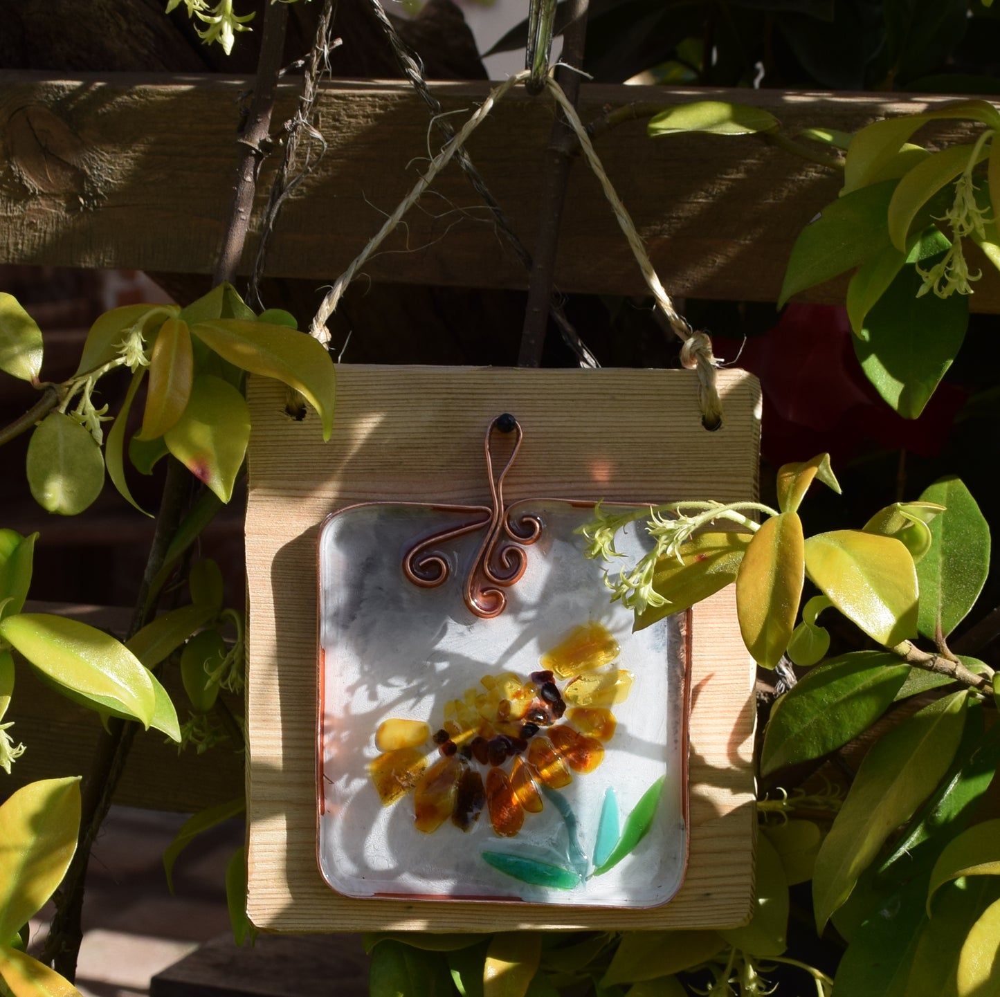 MJ Baltica, mosaico, Ambra naturale Baltica, quadretto, farfalla, resina, rame, artigianale, creato a mano, tridimensionale BF052