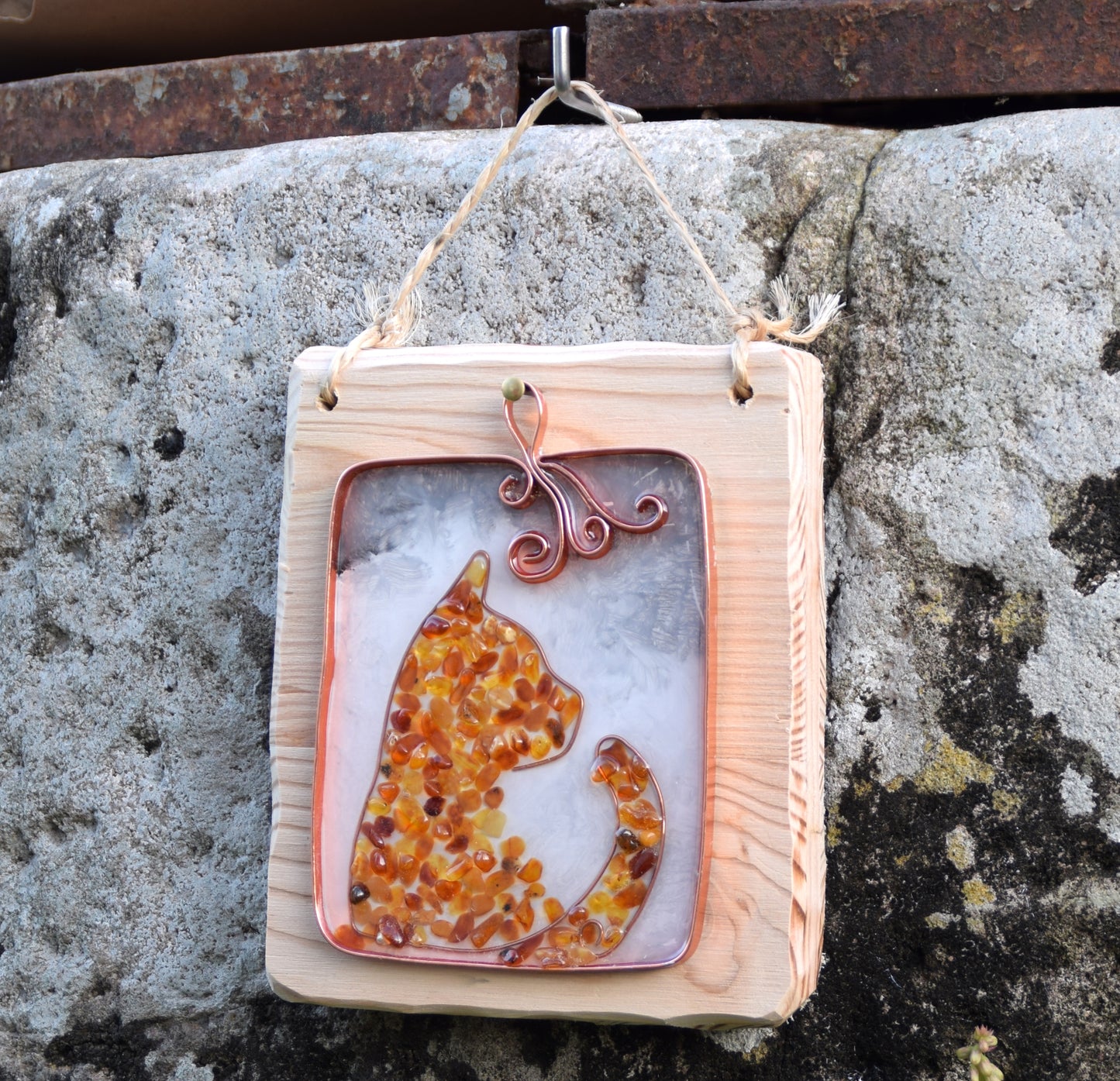 MJ Baltica, mosaico, Ambra naturale Baltica, quadretto, gatto, resina, rame, artigianale, tridimensionale BF056