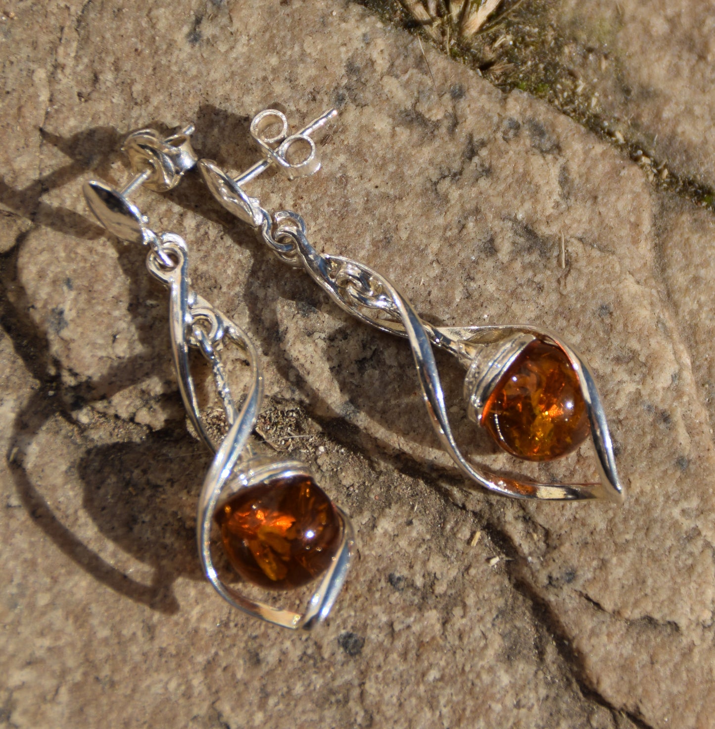 Elegante Hängeohrringe aus Natur Bernstein cognac Kugeln und 925er Silber, MJ Baltica, BK227