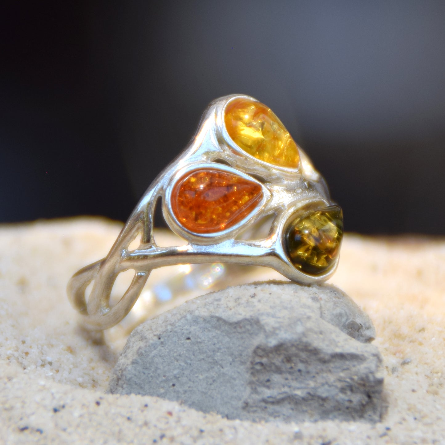 Bright floral-style ring with natural amber in various shades and 925 Silver, MJ Baltica, BP012