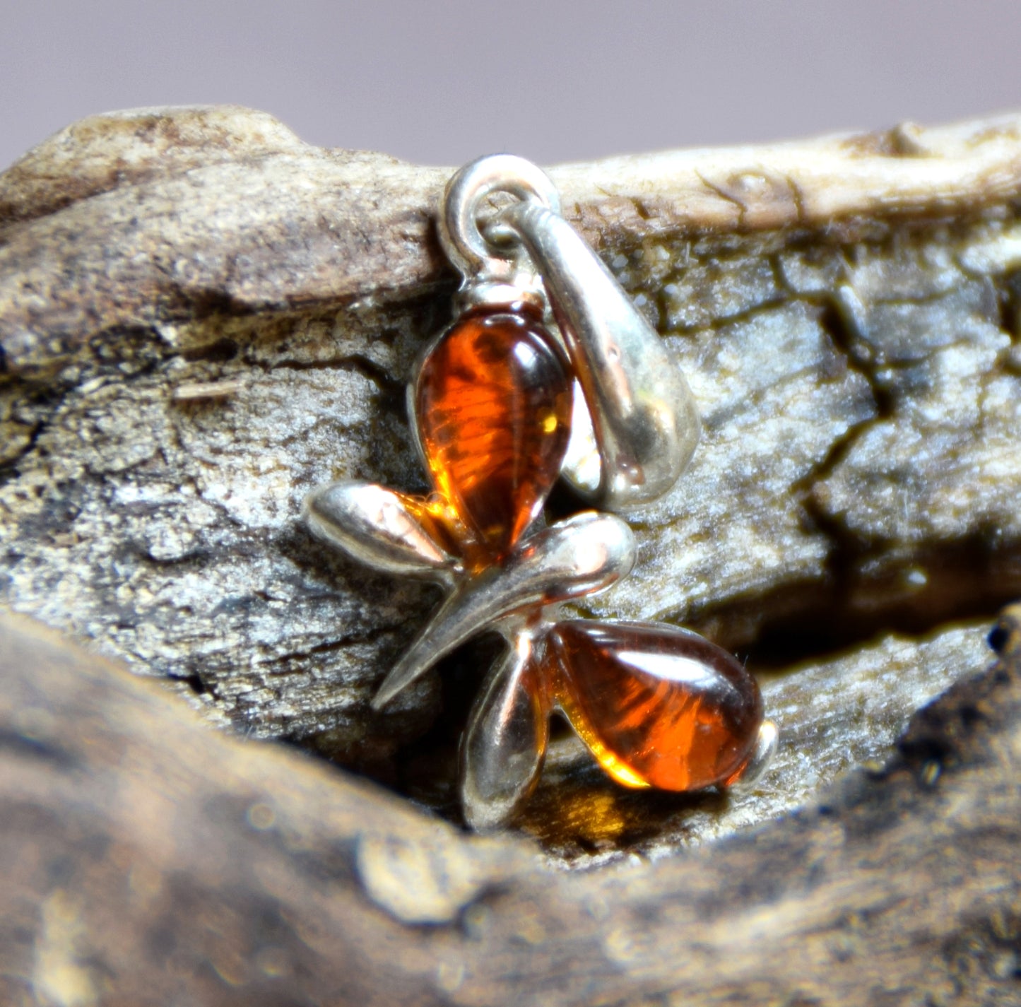 MJ Baltica, ciondolo, Ambra naturale Baltica, Argento 925, Farfalla delicata, dolce, artigianale, BW038