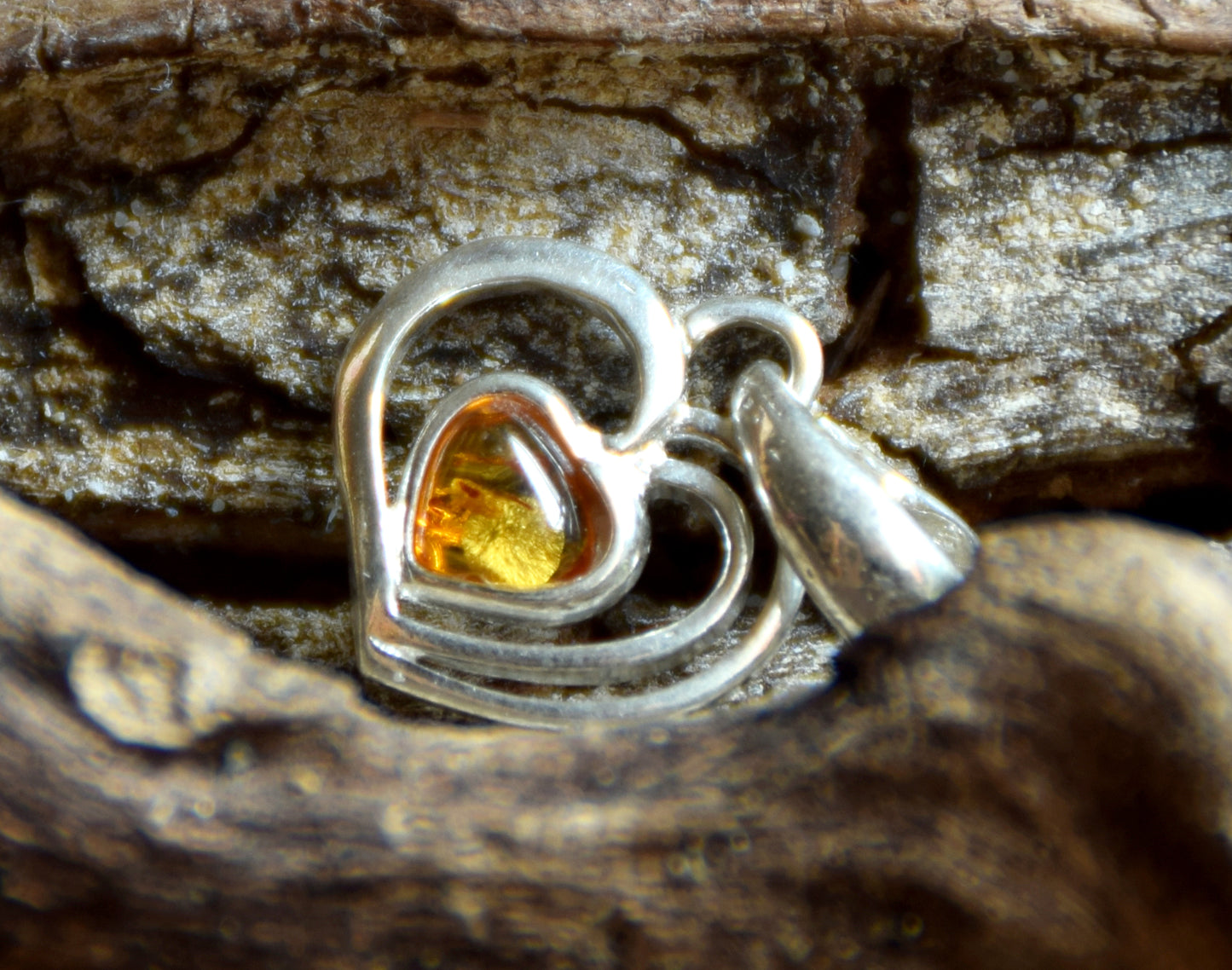 MJ Baltica, ciondolo, Ambra naturale Baltica, Argento 925, Cuore, artigianale BW044