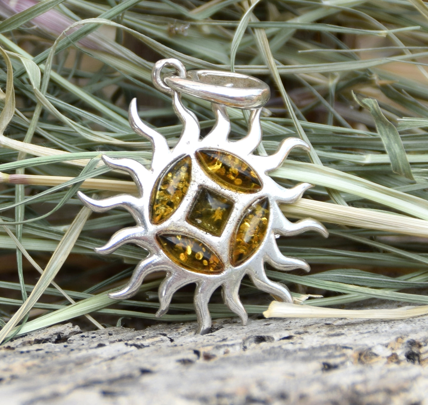 Refined sun-shaped pendant with natural green amber, 925 Silver, MJ Baltica, BW291