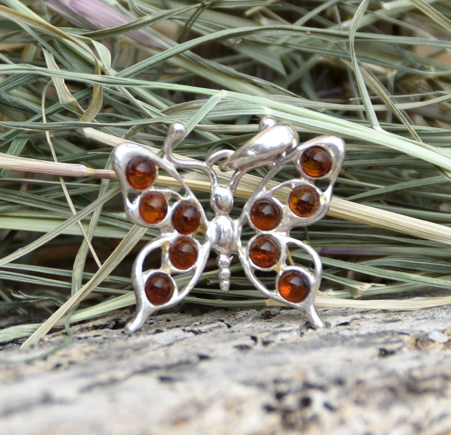 Lightweight pendant with butterfly in natural cognac amber and 925 Sterling Silver, MJ Baltica, BW292