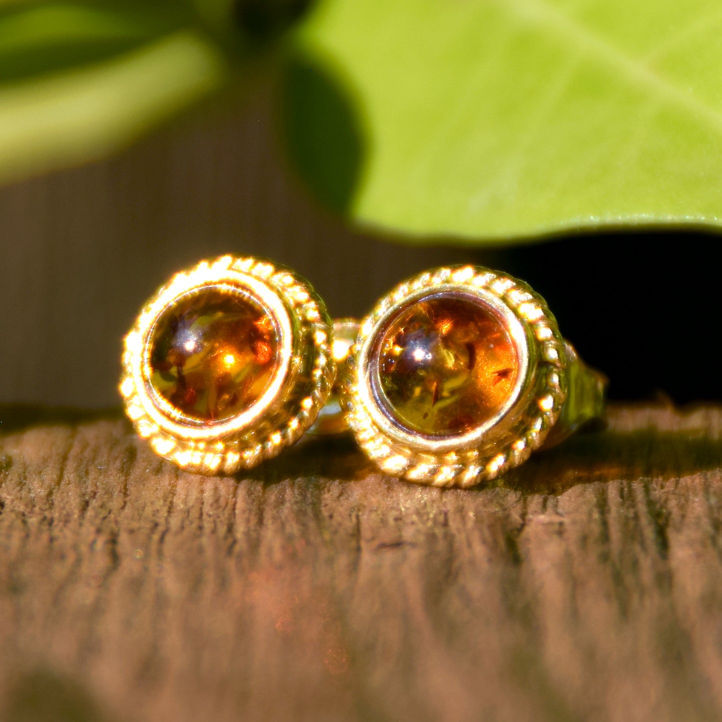 Classic round earrings with natural cognac amber and 18k gold-plated 925 silver, MJ Baltica, BZK034