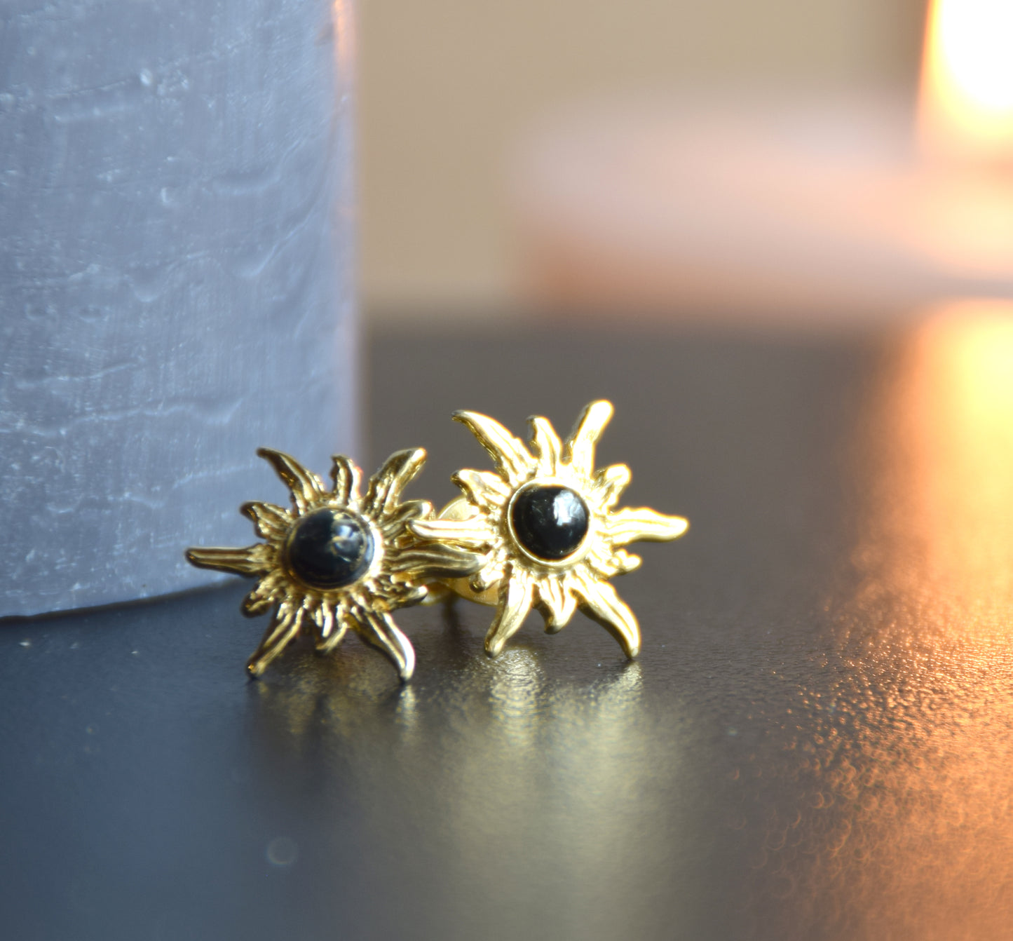 Orecchini a forma di sole con Ambra naturale color verde e Argento 925 placcato in Oro 18k, MJ Baltica, BZK188