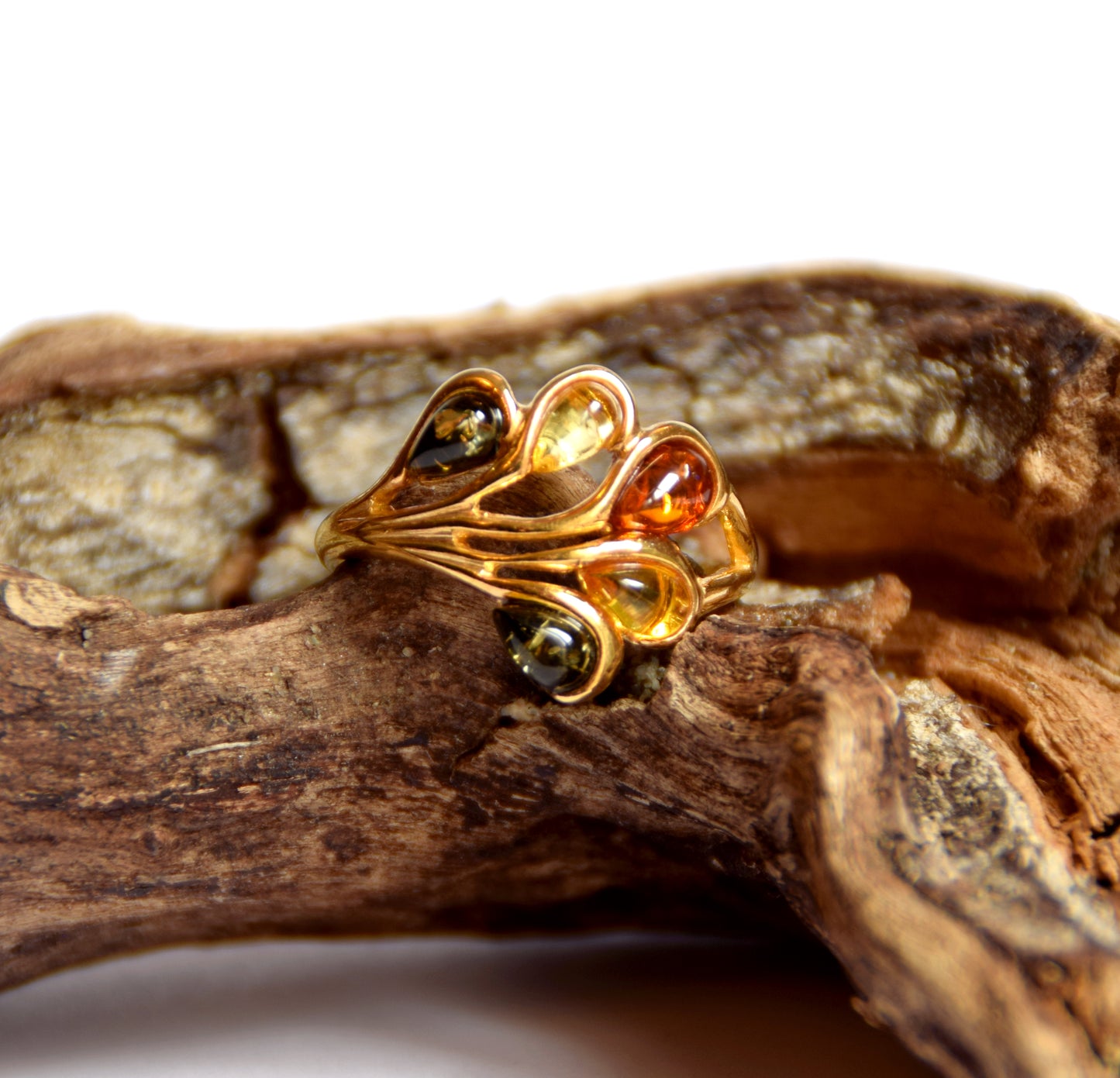 Elegant band ring in natural amber of various shades and 18k gold-plated silver, MJ Baltica, BZP015