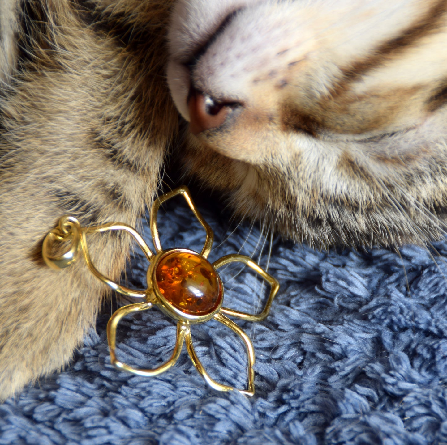 Pendant with large natural cognac amber flower and 18k gold-plated 925 sterling silver, MJ Baltica, BZW179