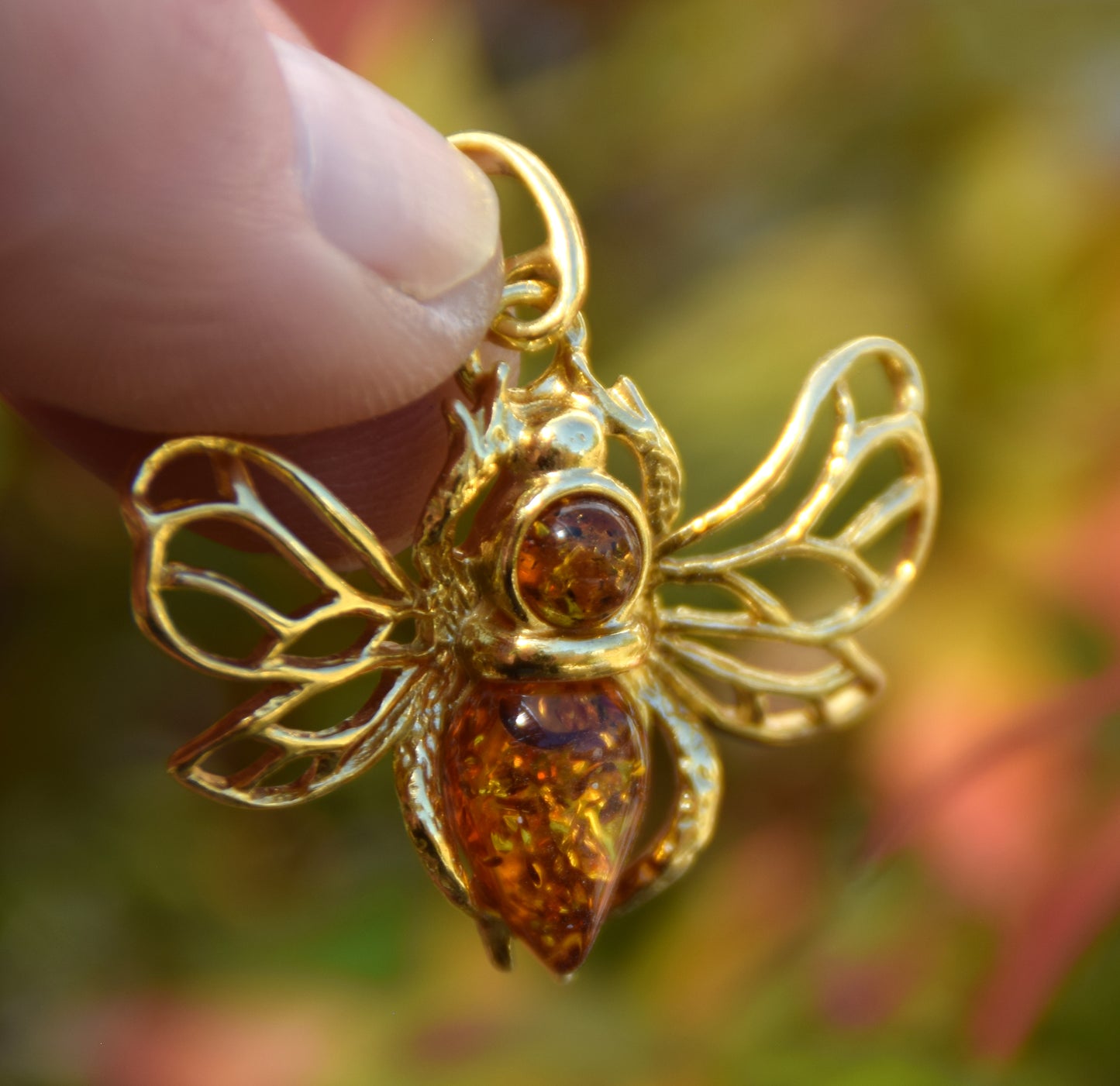 Delicate bee pendant in natural cognac-colored Amber and 18k Gold-plated 925 Sterling Silver, MJ Baltica, BZW181
