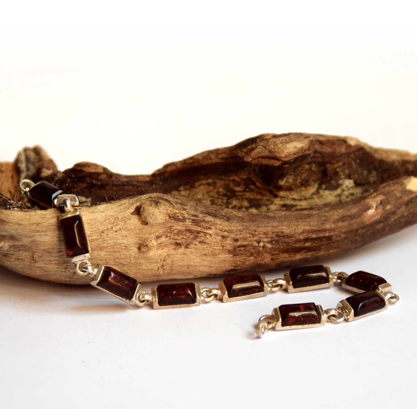 Großes, auffälliges Armband aus dunklem Naturbernstein und 925er Silber, MJ Baltica, BB025