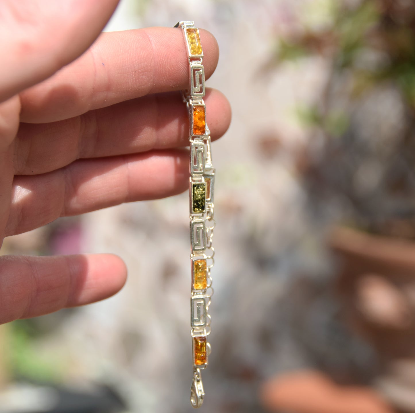 Elegante bracciale lineare in Ambra naturale di varie tonalità e Argento 925, MJ Baltica, BB010
