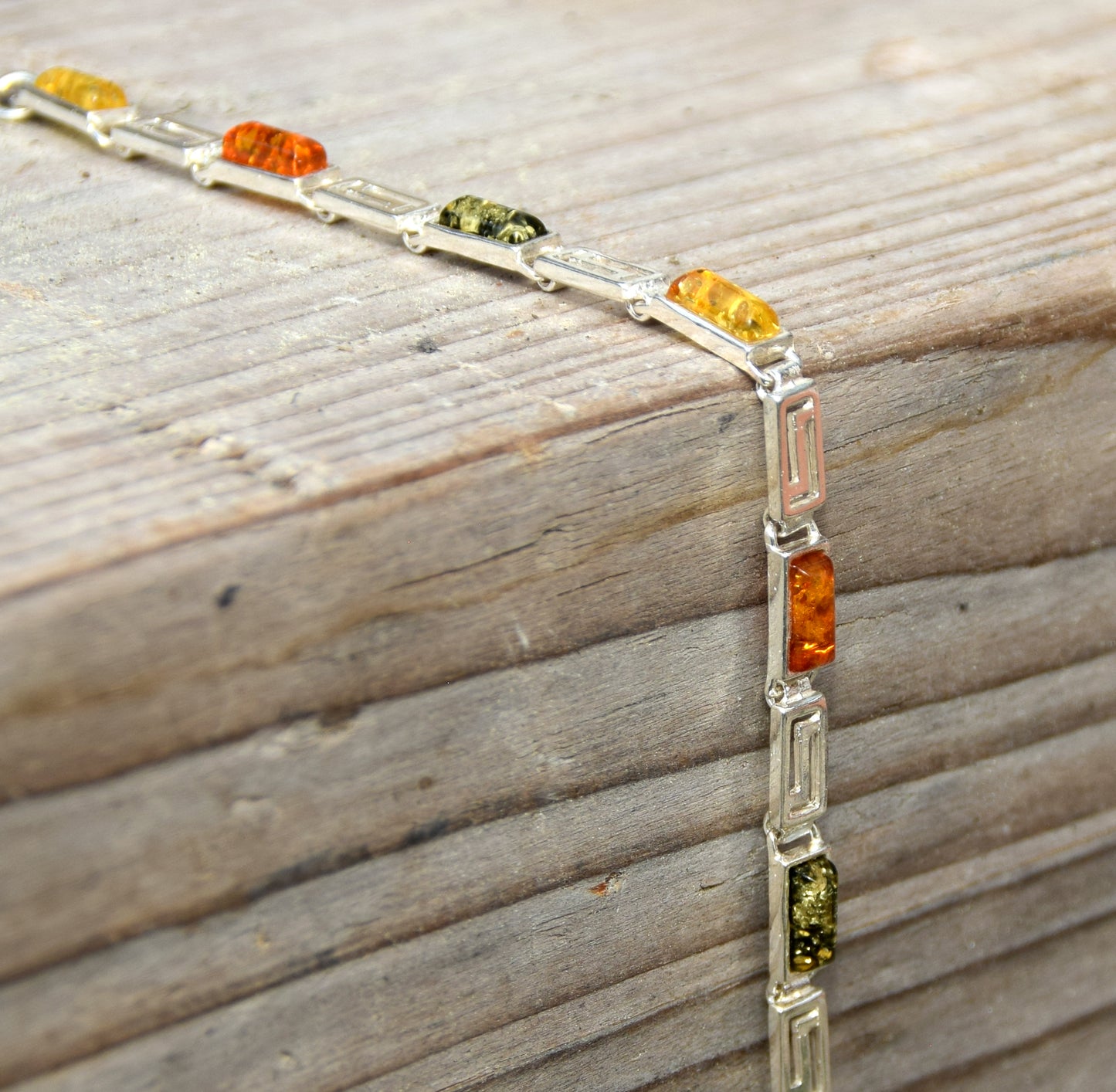 Elegante bracciale lineare in Ambra naturale di varie tonalità e Argento 925, MJ Baltica, BB010
