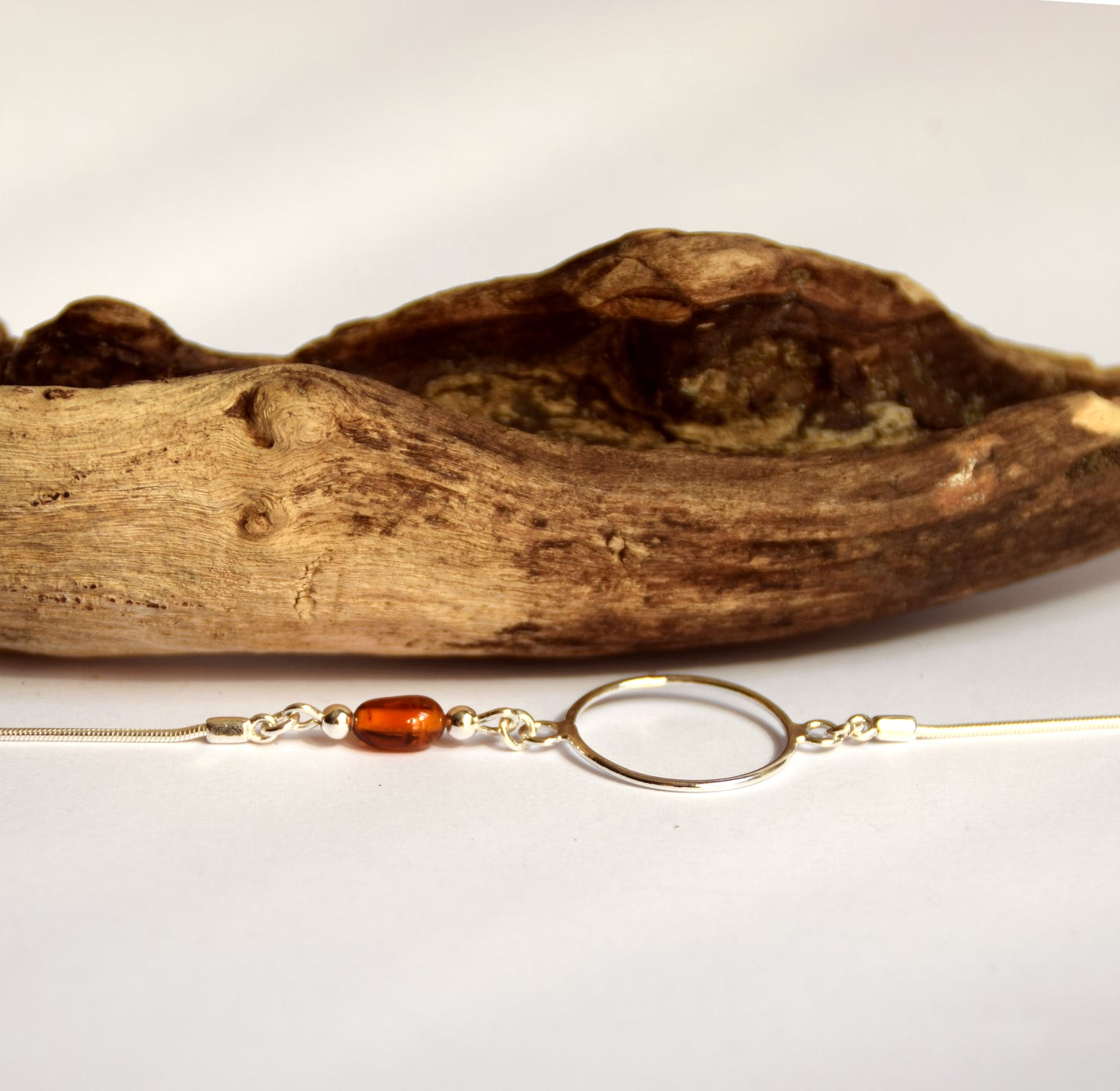 Delicato bracciale in Ambra naturale color cognac e Argento 925, MJ Baltica, BB020