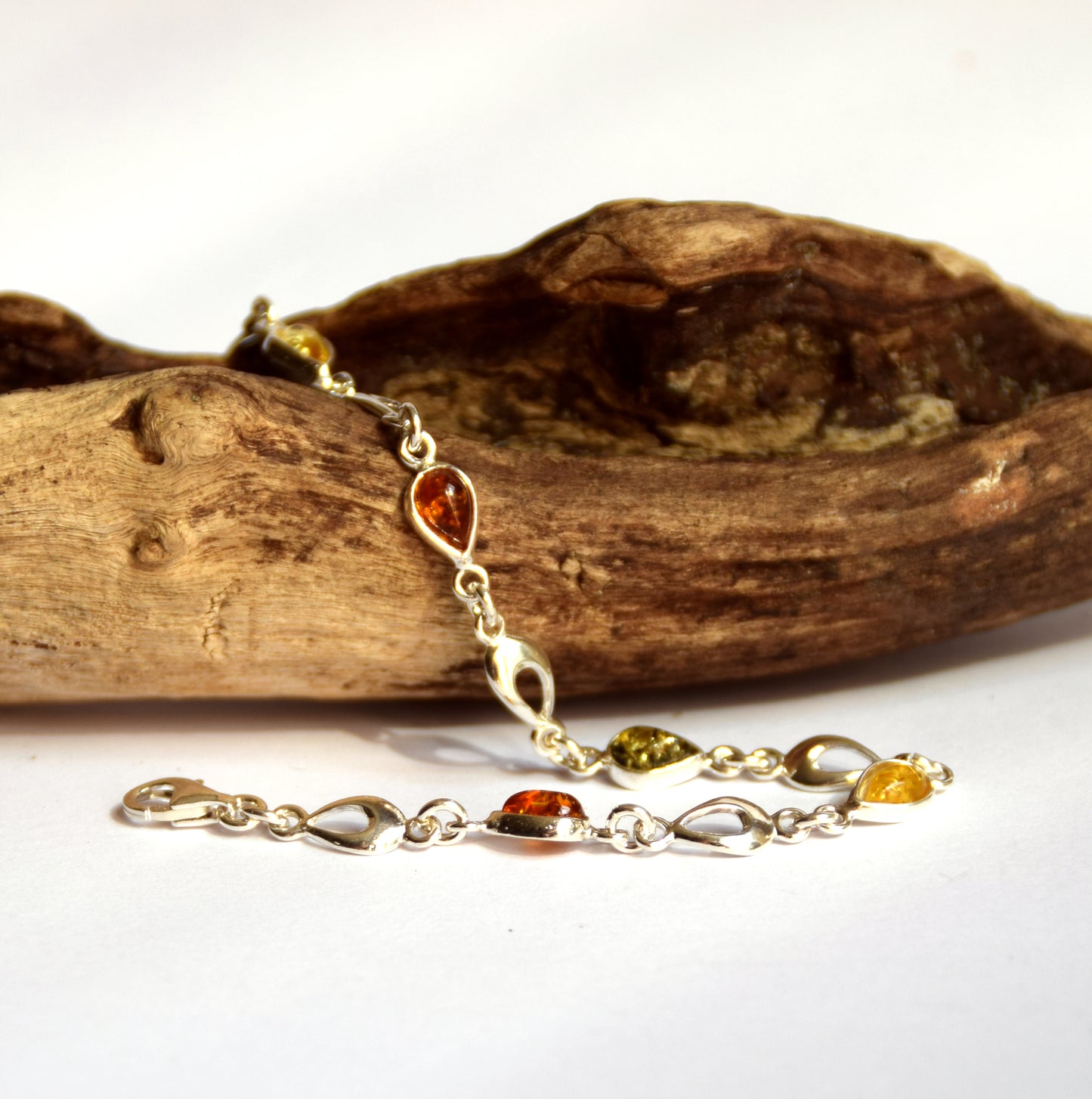 MJ Baltica, bracelet, natural Baltic amber, 925 silver, modern, elegant, handcrafted, BB022