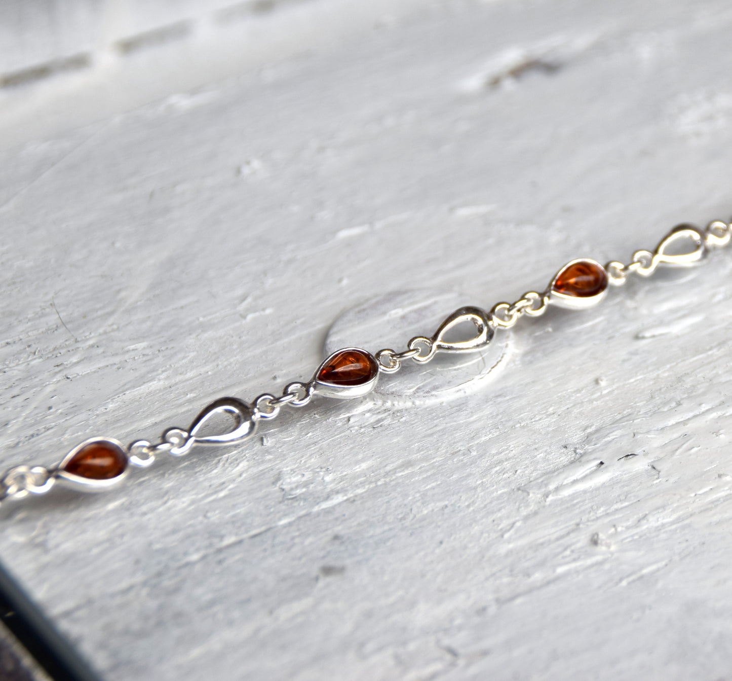 MJ Baltica, bracelet, natural Baltic amber, 925 silver, cognac, elegant, drop, BB023