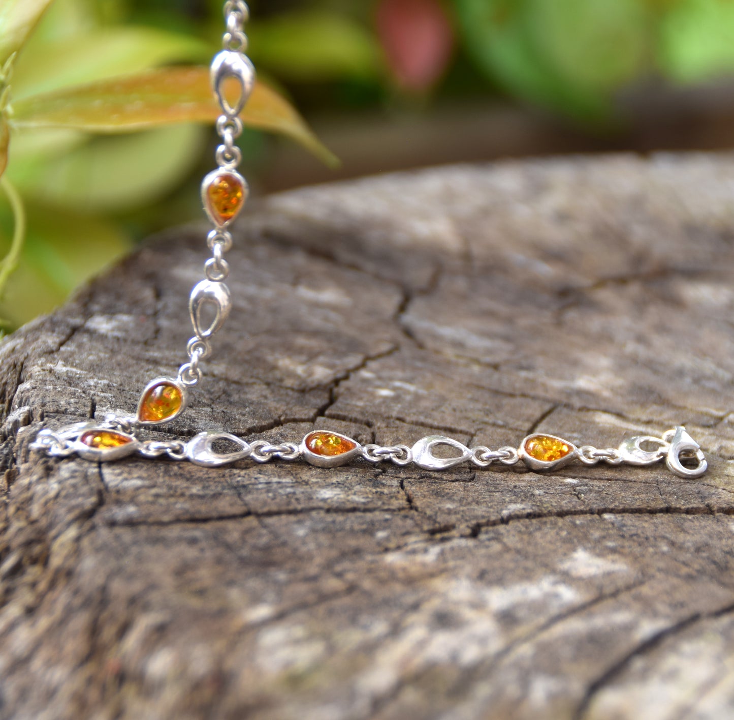 Leuchtendes, verstellbares Armband aus cognacfarbenem Naturbernstein und 925er Silber, MJ Baltica, BB023