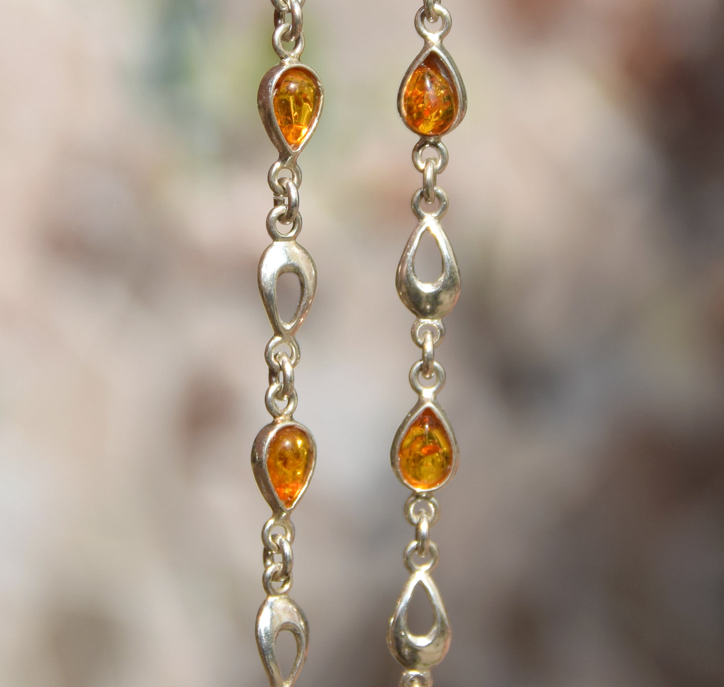 Leuchtendes, verstellbares Armband aus cognacfarbenem Naturbernstein und 925er Silber, MJ Baltica, BB023
