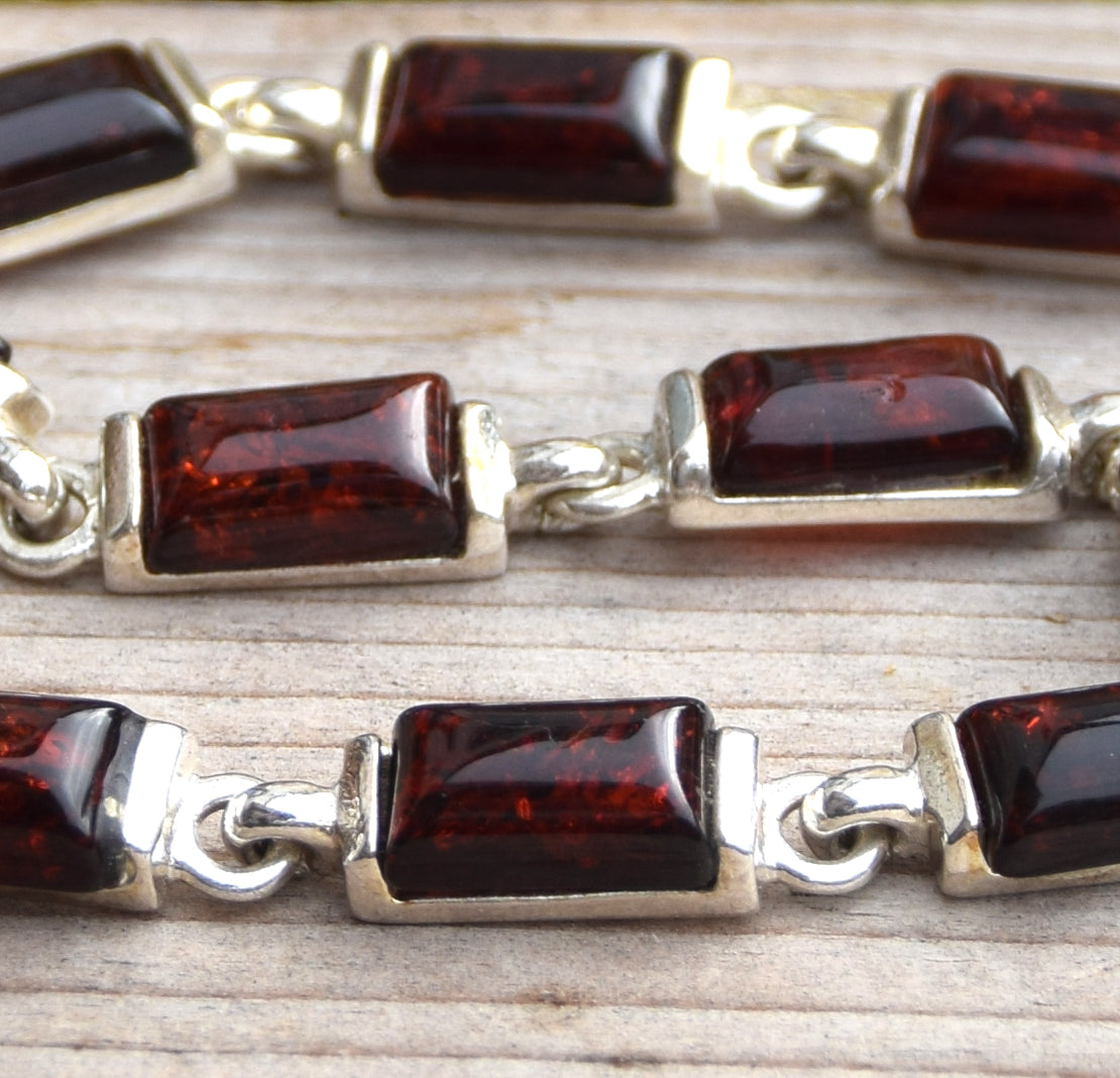 Grande bracciale di stile forte creato con Ambra naturale marrone scura e argento 925, MJ Baltica, BB025