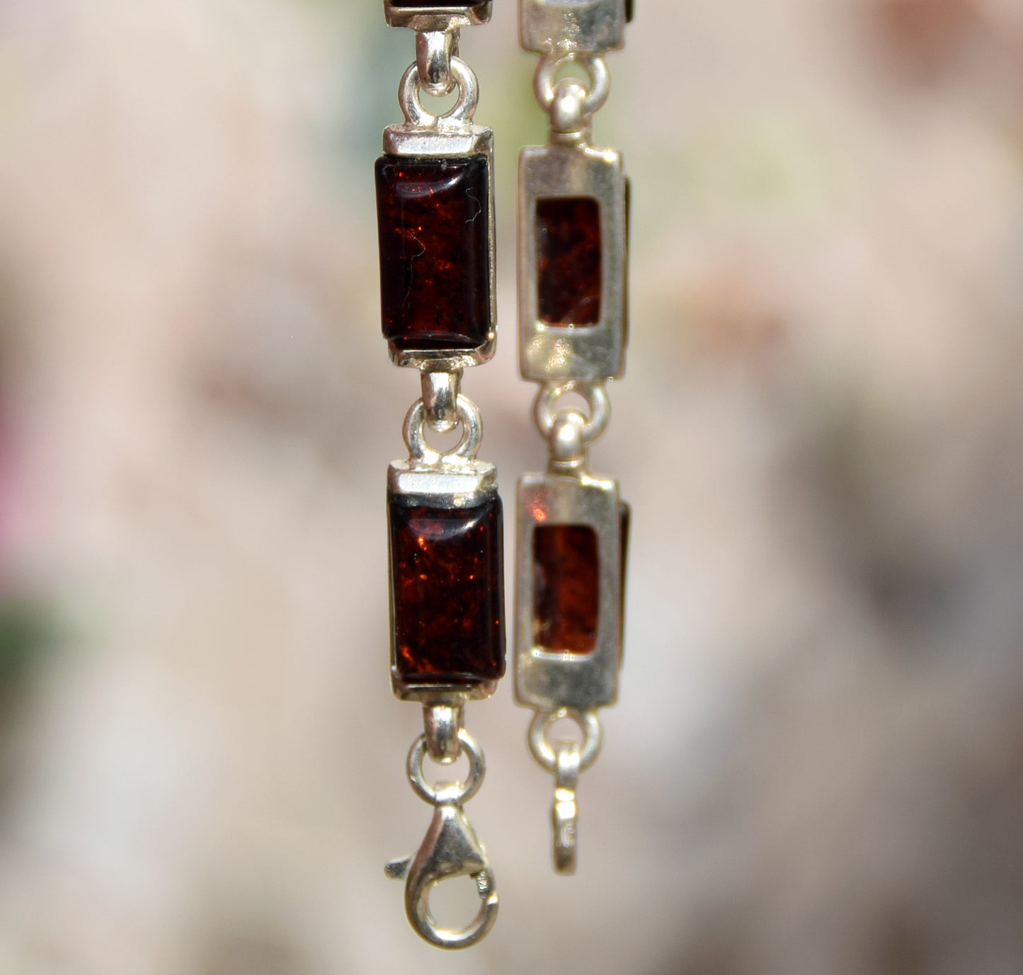 Grande bracciale di stile forte creato con Ambra naturale marrone scura e argento 925, MJ Baltica, BB025