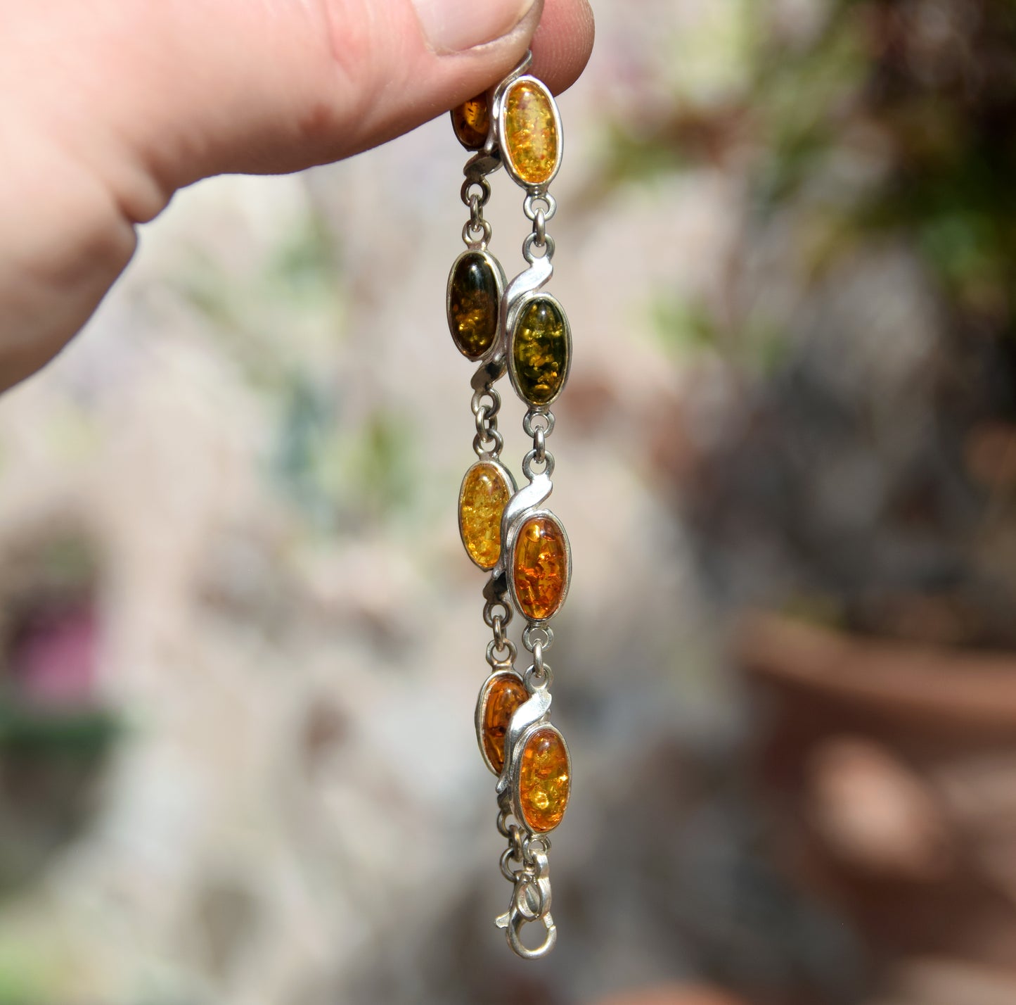 Delicato bracciale regolabile a catena creato con Ambra naturale di varie tonalità e Argento 925, MJ Baltica, BB032