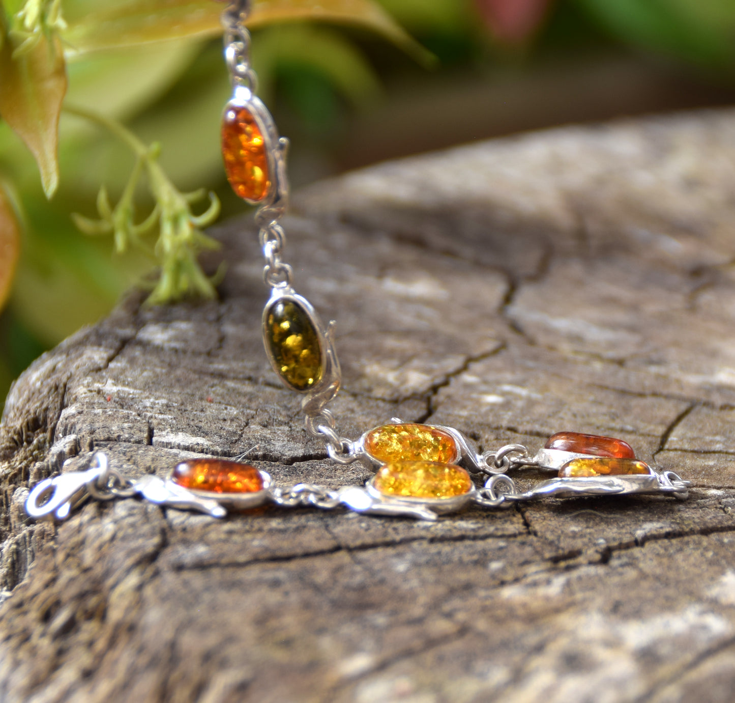 Delicato bracciale regolabile a catena creato con Ambra naturale di varie tonalità e Argento 925, MJ Baltica, BB032