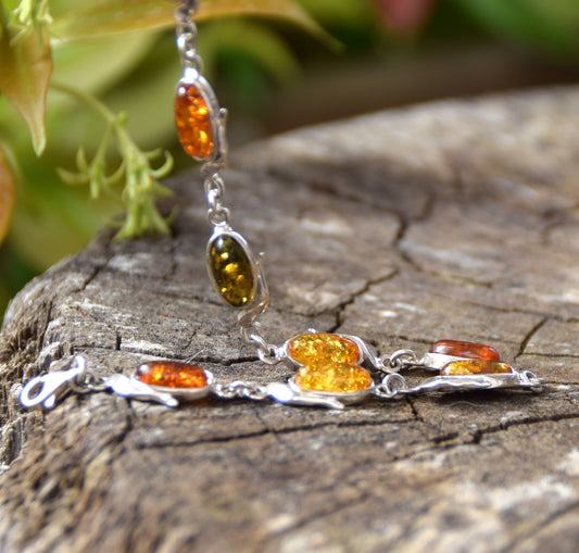 Delicato bracciale regolabile a catena creato con Ambra naturale di varie tonalità e Argento 925, MJ Baltica, BB032