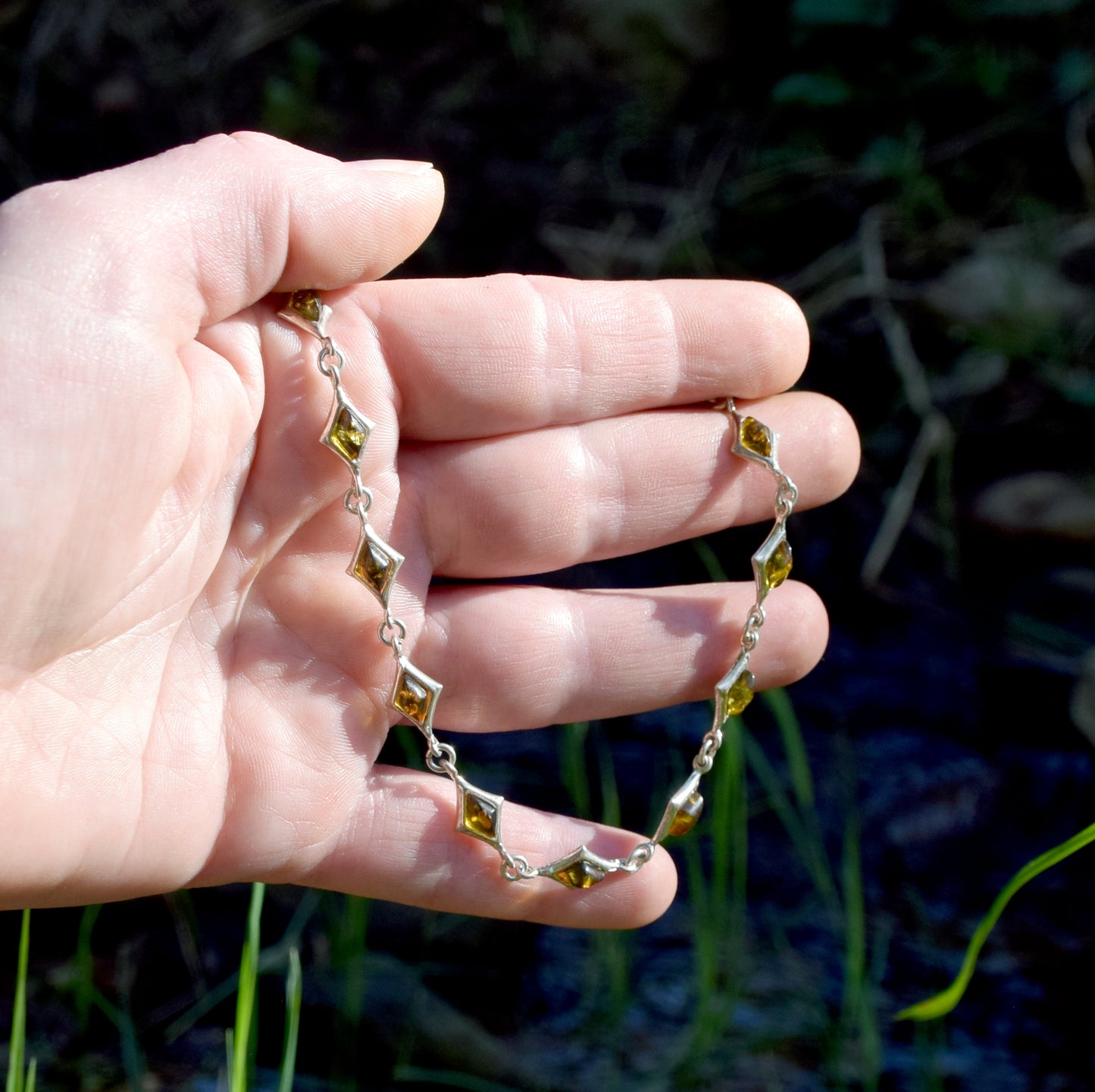 MJ Baltica, bracelet, natural Baltic amber, 925 silver, luminous, elegant, handcrafted, green amber, BB035