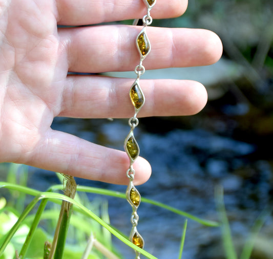 MJ Baltica, bracelet, natural Baltic amber, 925 silver, luminous, elegant, handcrafted, green amber, BB045