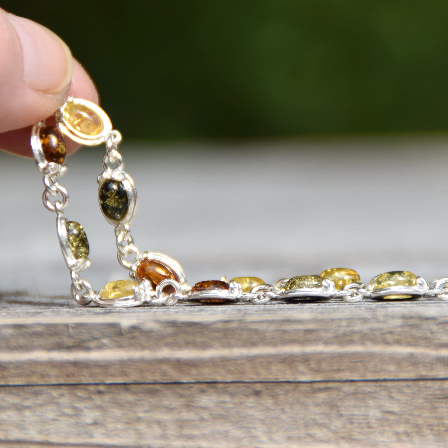 Elegante bracciale stile vintage in Ambra naturale di varie tonalità e Argento 925, MJ Baltica, BB047