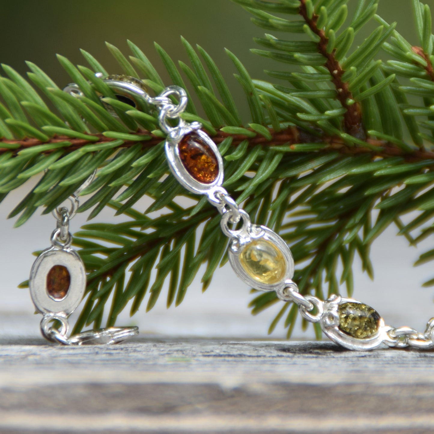 Elegante bracciale stile vintage in Ambra naturale di varie tonalità e Argento 925, MJ Baltica, BB047