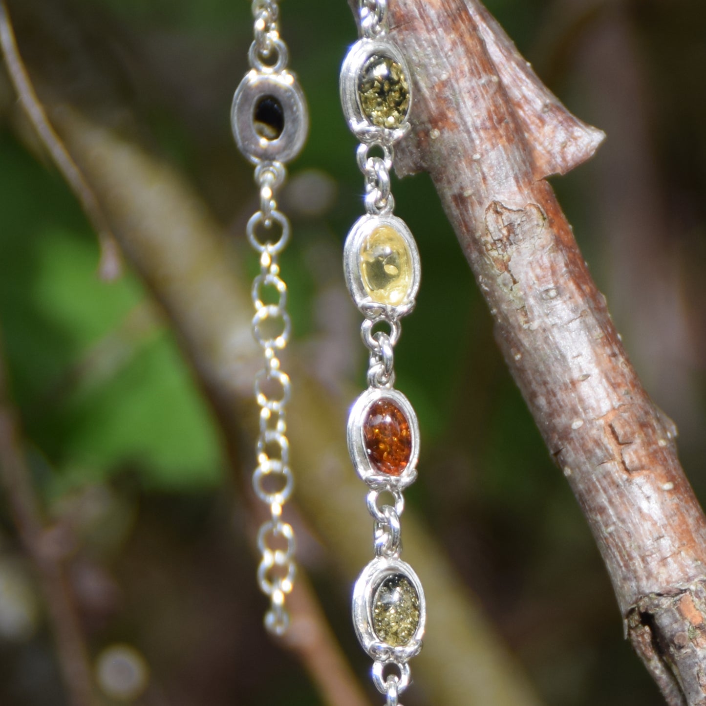 Elegante bracciale stile vintage in Ambra naturale di varie tonalità e Argento 925, MJ Baltica, BB047