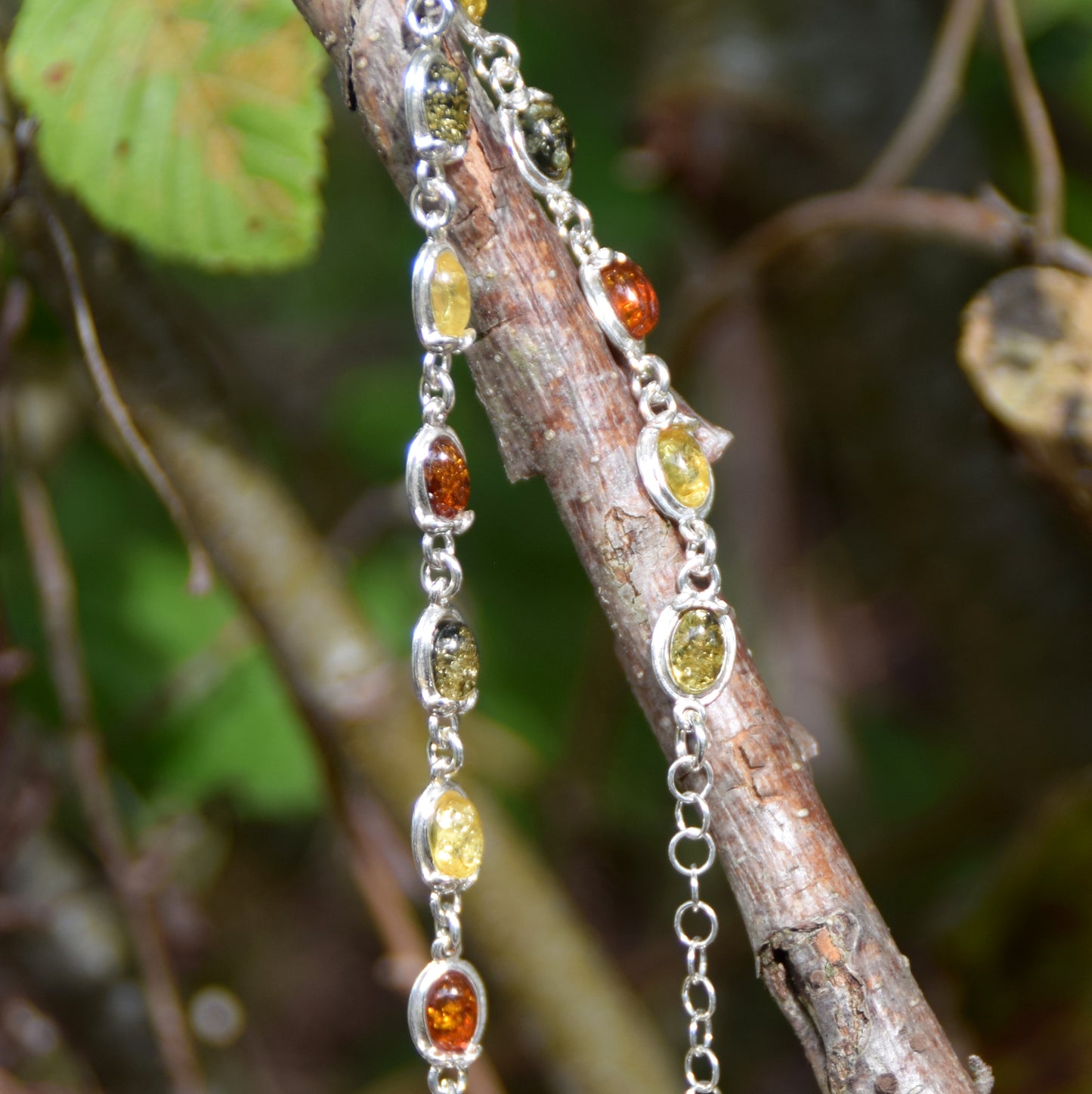 Elegante bracciale stile vintage in Ambra naturale di varie tonalità e Argento 925, MJ Baltica, BB047