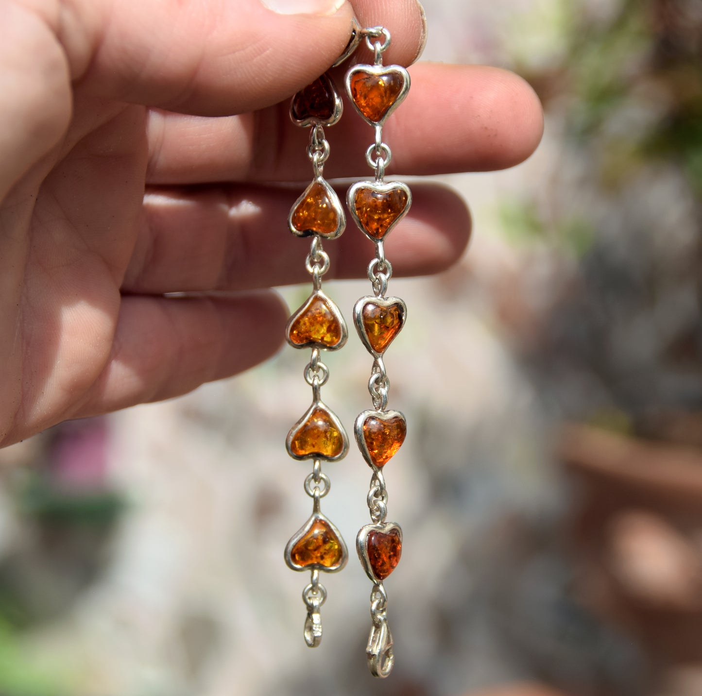 Romantisches Armband mit Herzkette aus cognacfarbenem Naturbernstein und 925er Silber, MJ Baltica, BB051