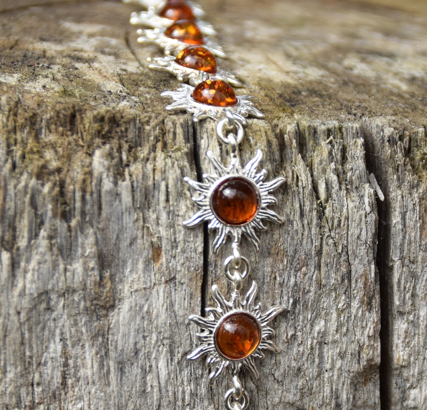 Bracciale con i soli splendente di luce creato con Ambra naturale color cognac e Argento 925, MJ Baltica, BB058