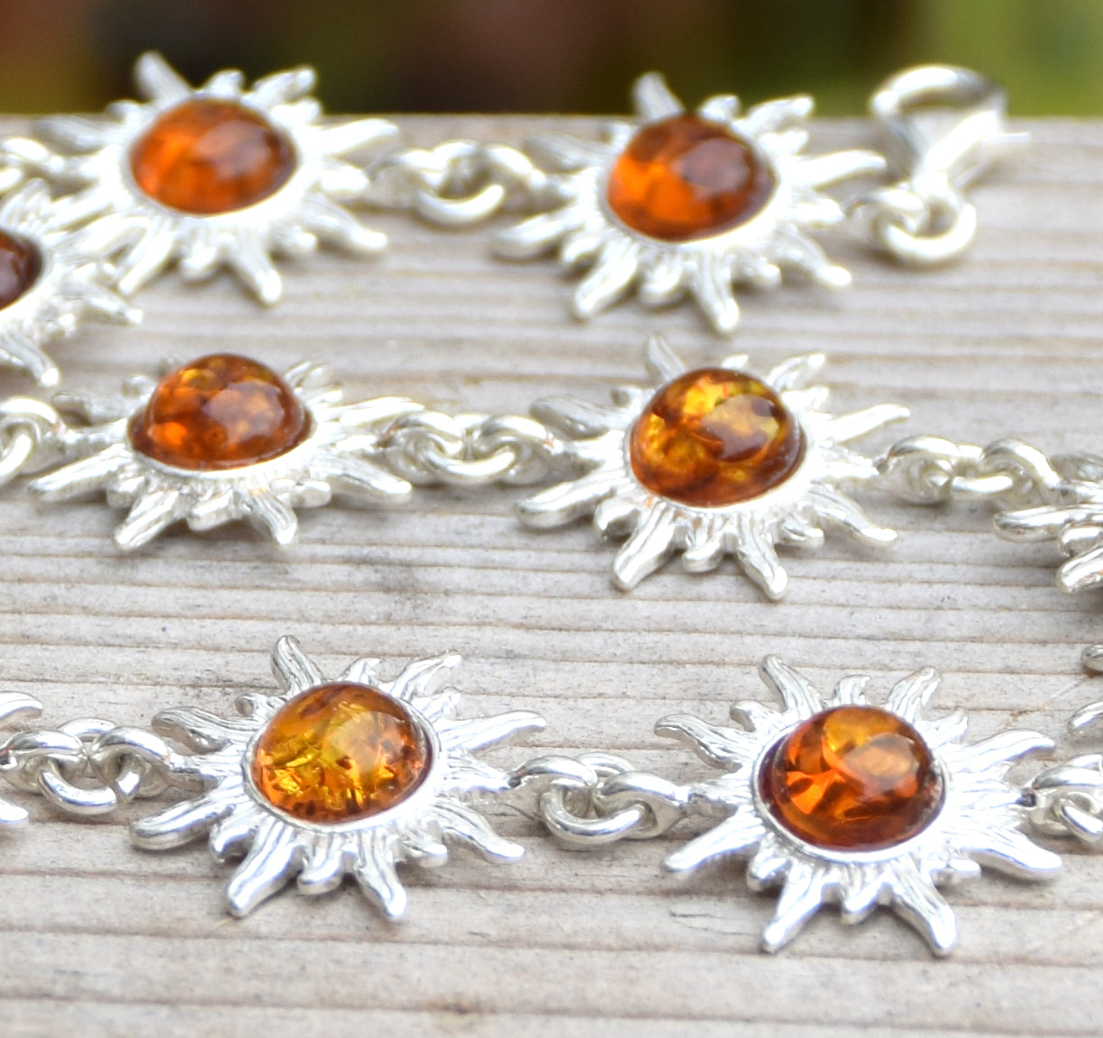 Bracciale con i soli splendente di luce creato con Ambra naturale color cognac e Argento 925, MJ Baltica, BB058