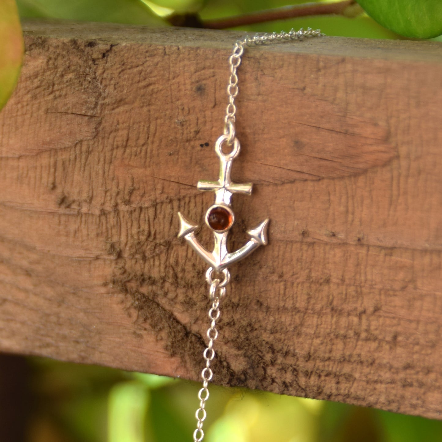 Delicato bracciale in stile marino creato con Ambra naturale color cognac e Argento 925, MJ Baltica, BB070