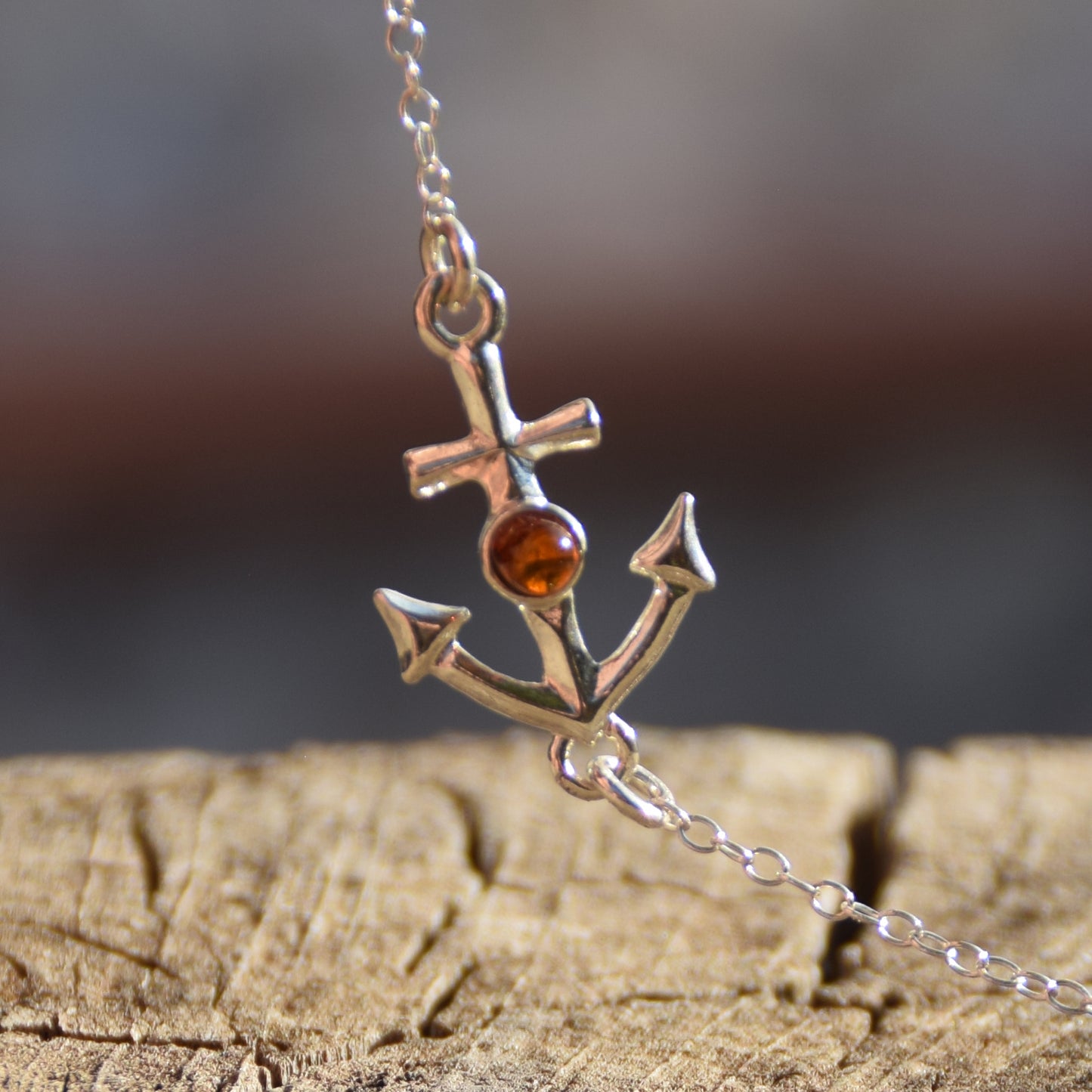 Delicato bracciale in stile marino creato con Ambra naturale color cognac e Argento 925, MJ Baltica, BB070