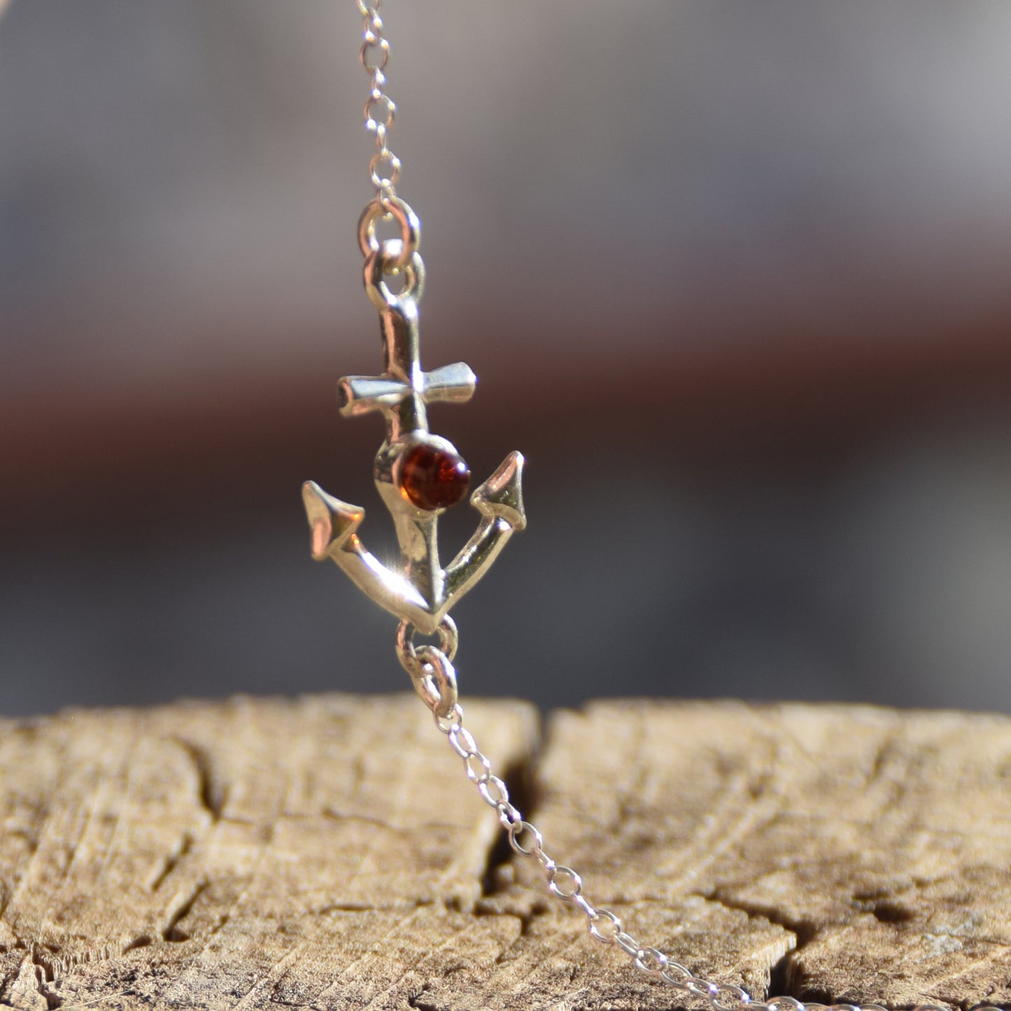 Delicato bracciale in stile marino creato con Ambra naturale color cognac e Argento 925, MJ Baltica, BB070