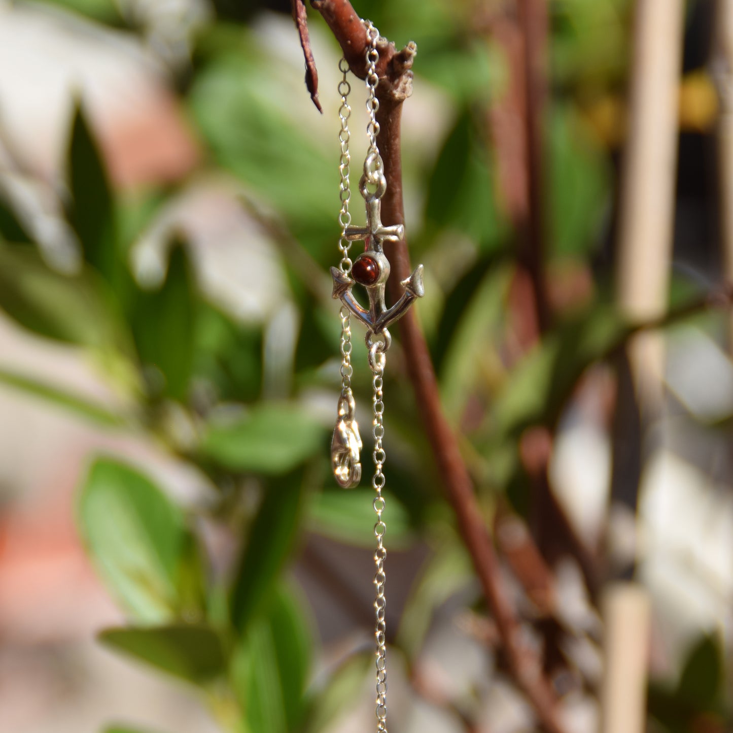 Delicato bracciale in stile marino creato con Ambra naturale color cognac e Argento 925, MJ Baltica, BB070