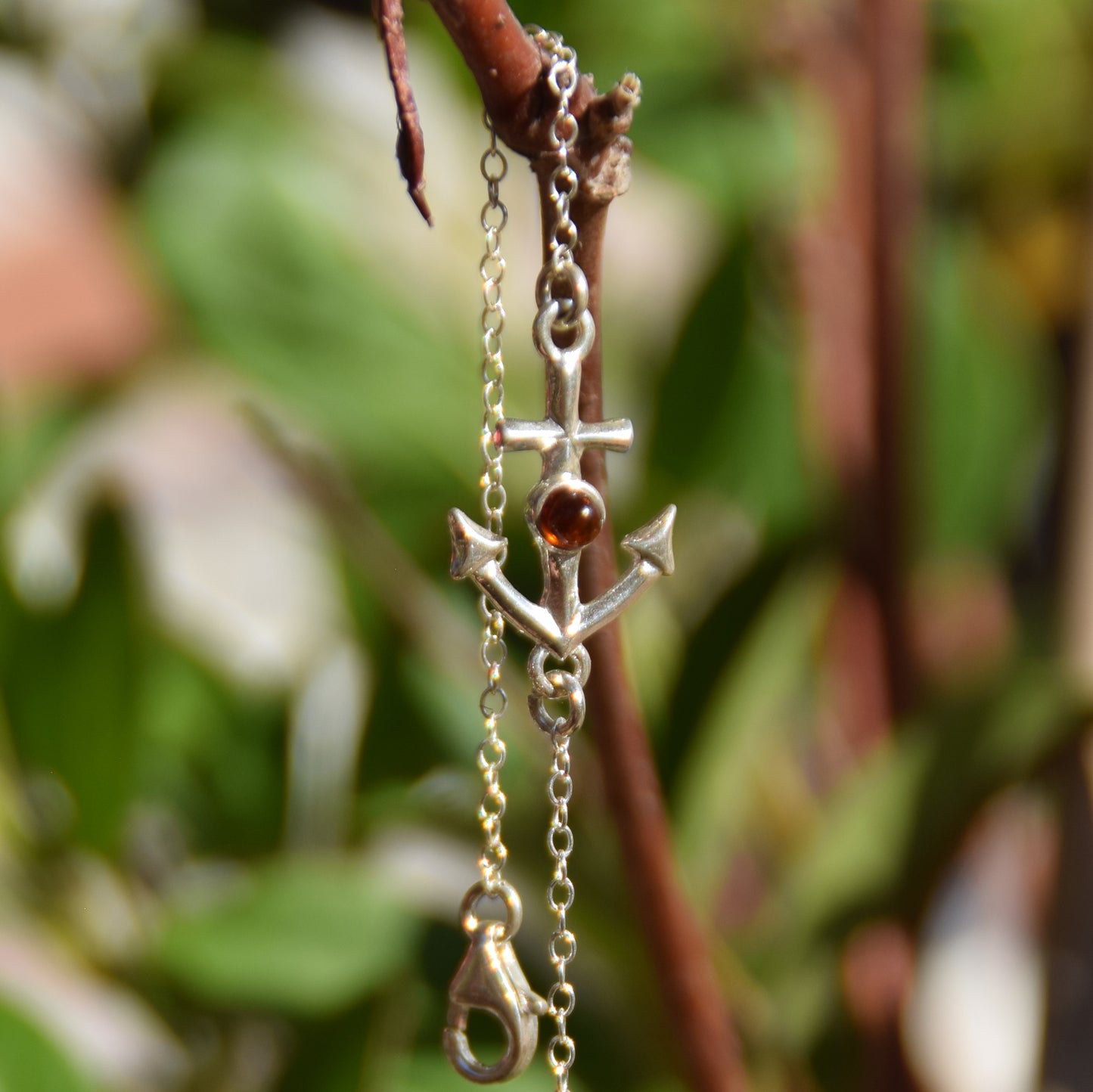 Delicato bracciale in stile marino creato con Ambra naturale color cognac e Argento 925, MJ Baltica, BB070