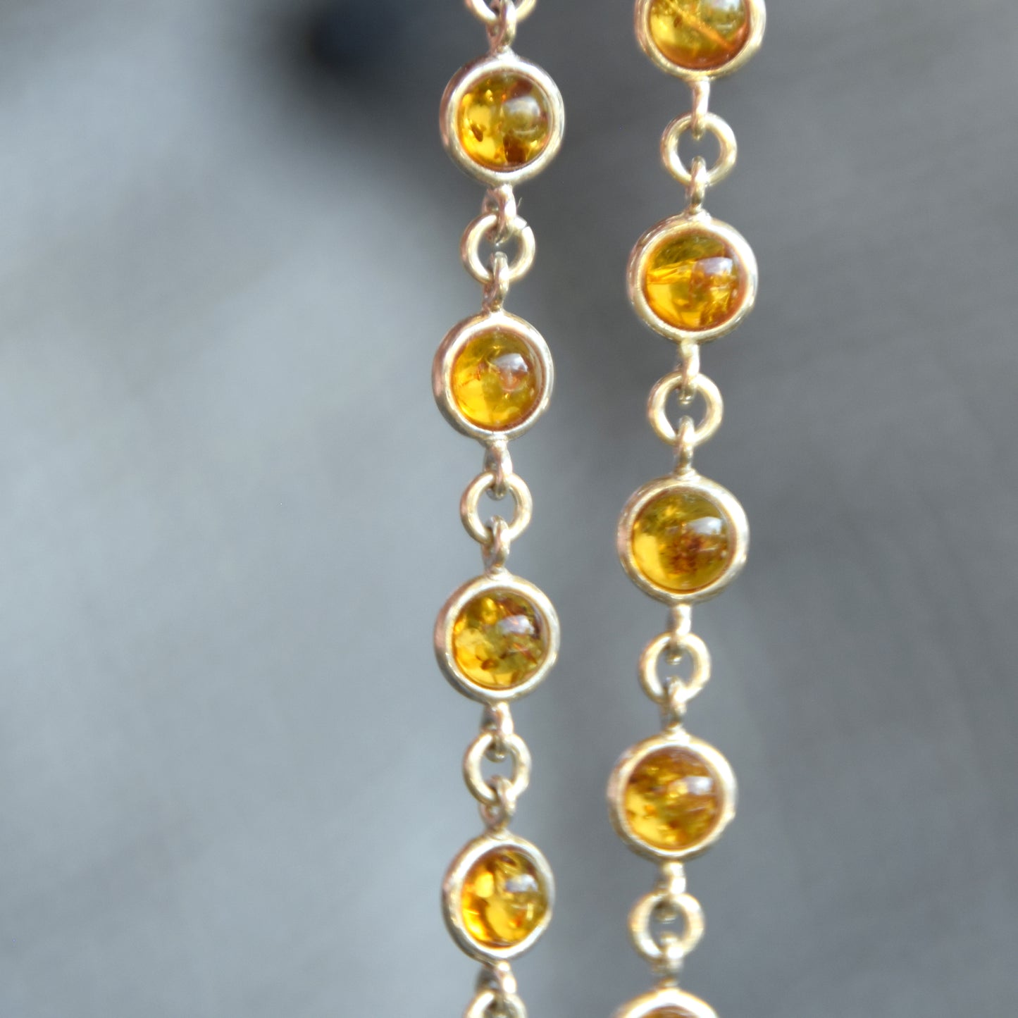 Delicato bracciale regolabile creato con Ambra naturale color cognac e Argento 925, MJ Baltica, BB099
