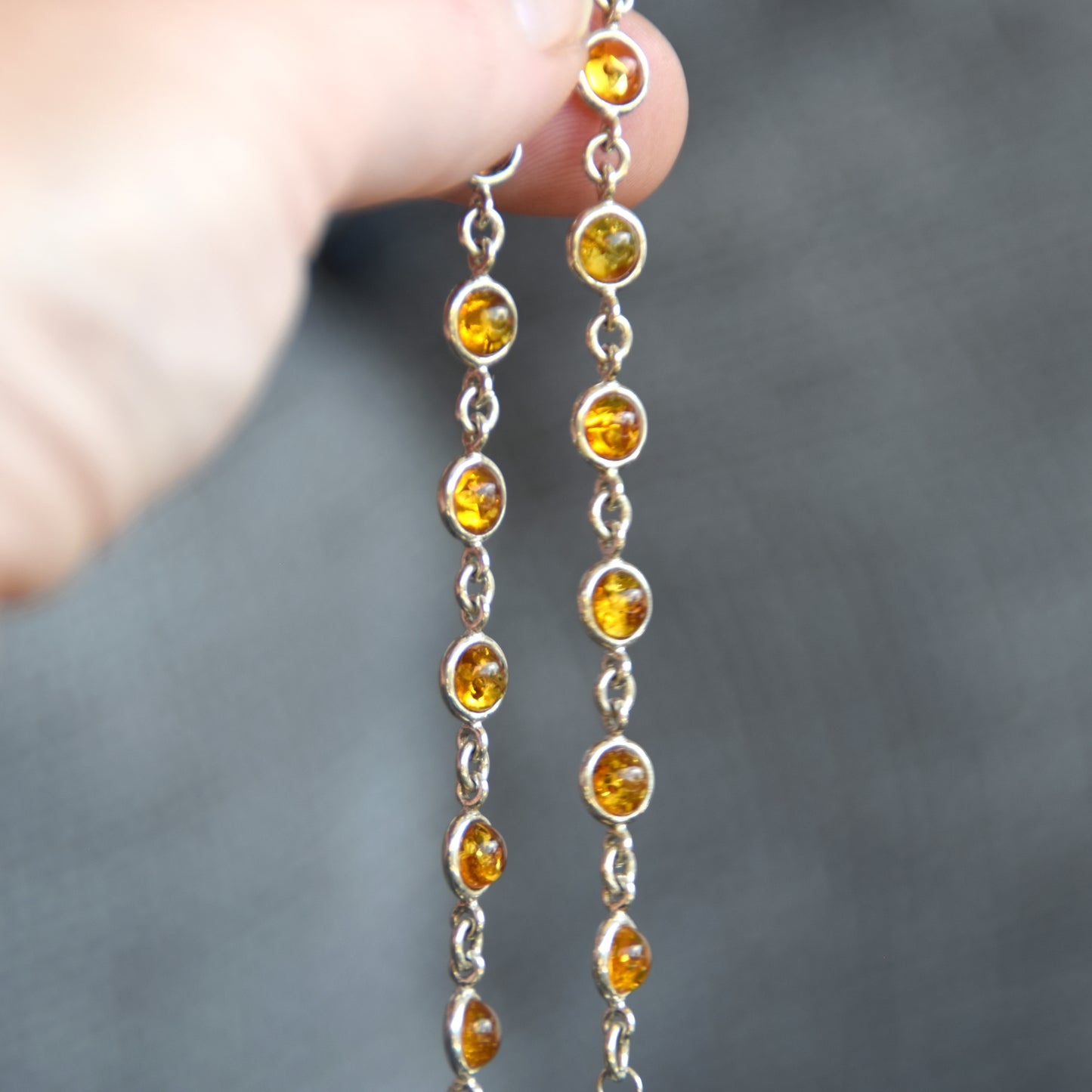 Delicato bracciale regolabile creato con Ambra naturale color cognac e Argento 925, MJ Baltica, BB099