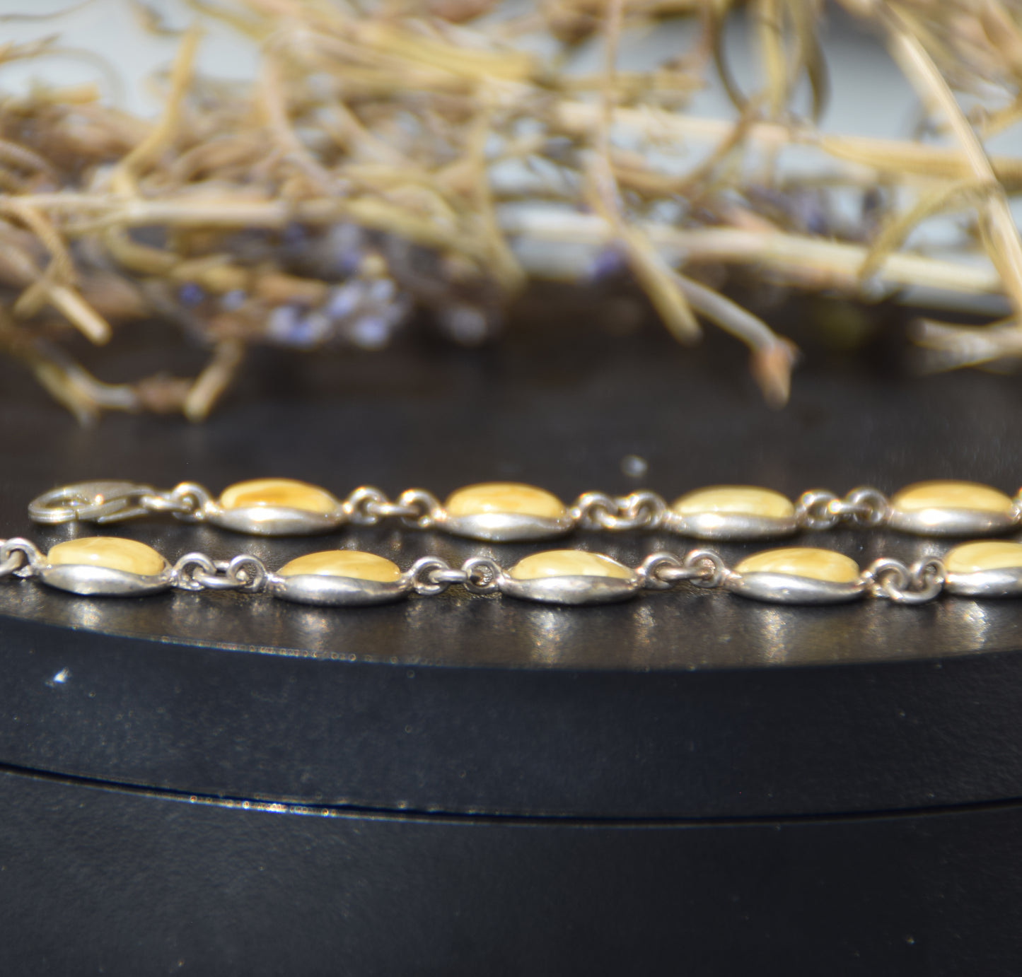 Elegantes Armband im minimalistischen Stil aus kaiserlichem Naturbernstein und 925er Silber, MJ Baltica, BB100