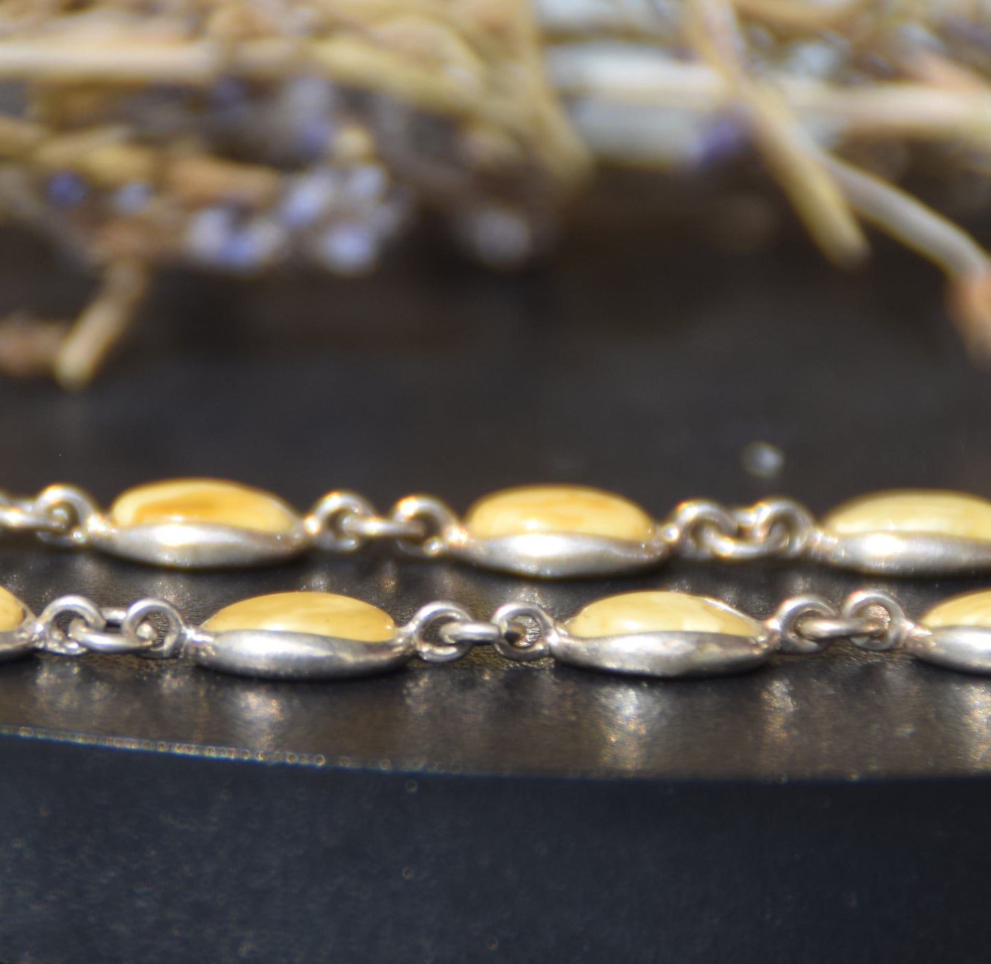 Elegantes Armband im minimalistischen Stil aus kaiserlichem Naturbernstein und 925er Silber, MJ Baltica, BB100