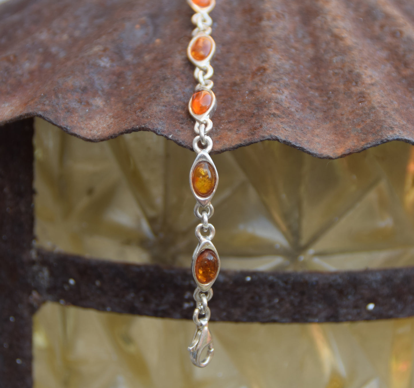 Luminoso bracciale regolabile creato con Ambra naturale di color cognac e Argento 925, MJ Baltica, BB102