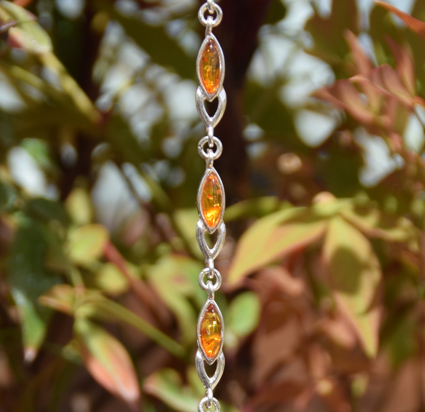 Leuchtendes, verstellbares Armband aus cognacfarbenem Naturbernstein und 925er Silber, MJ Baltica, BB104