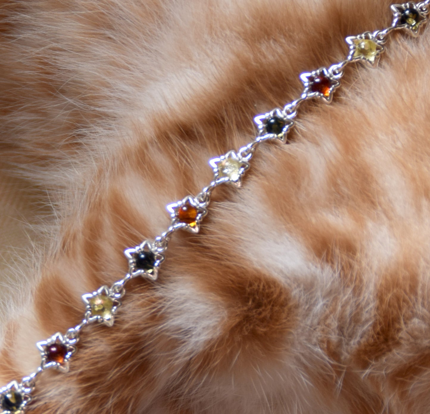 Delicato bracciale floreale creato in Ambra naturale di varie tonalità e Argento 925, MJ Baltica, BB108