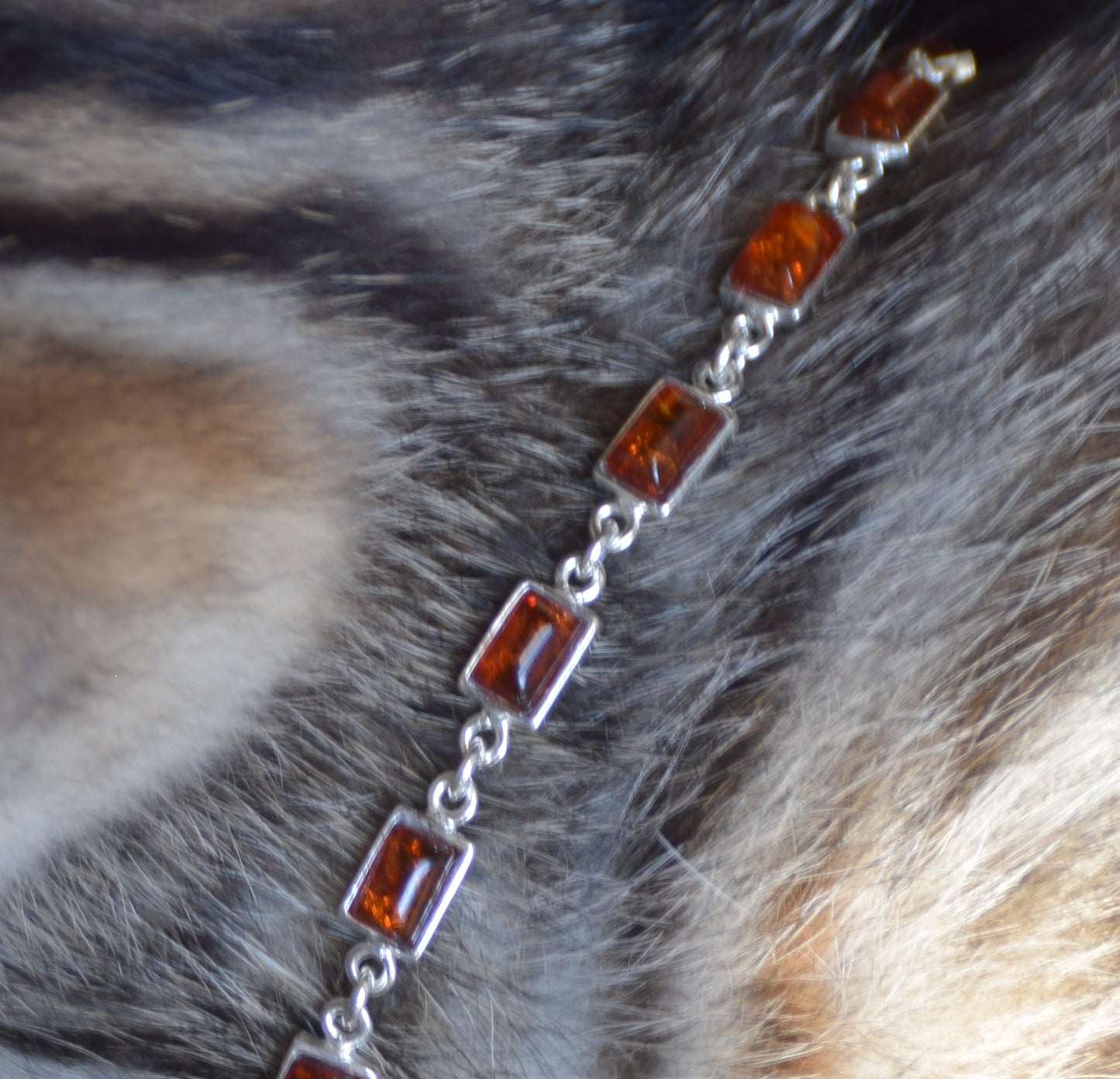 Verstellbares Armband im Jugendstil aus Naturbernstein in Cognacfarbe und 925er Silber, MJ Baltica, BB109
